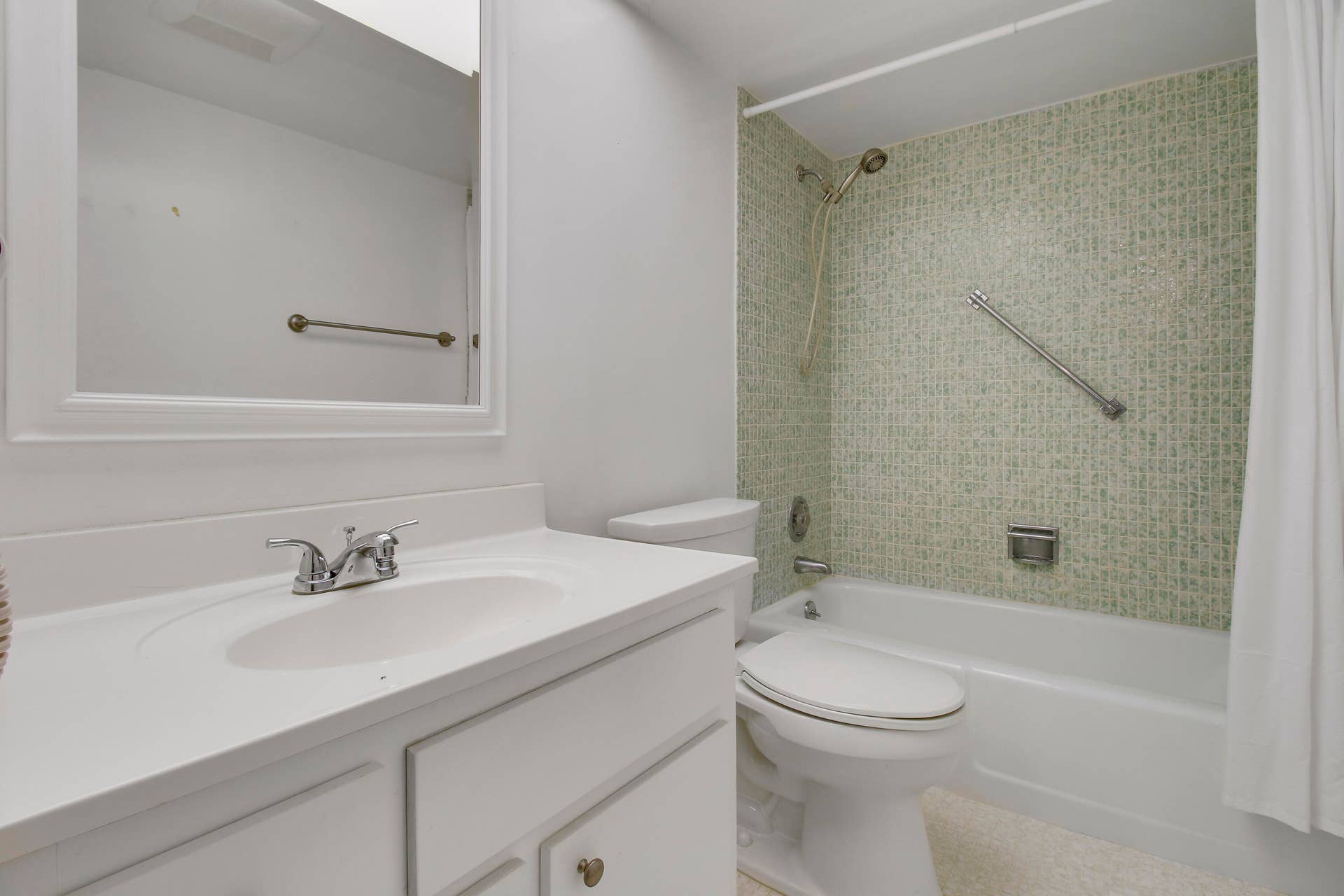 60 Yacht Club Drive, #103, North Palm Beach, FL 33408 secondary bath