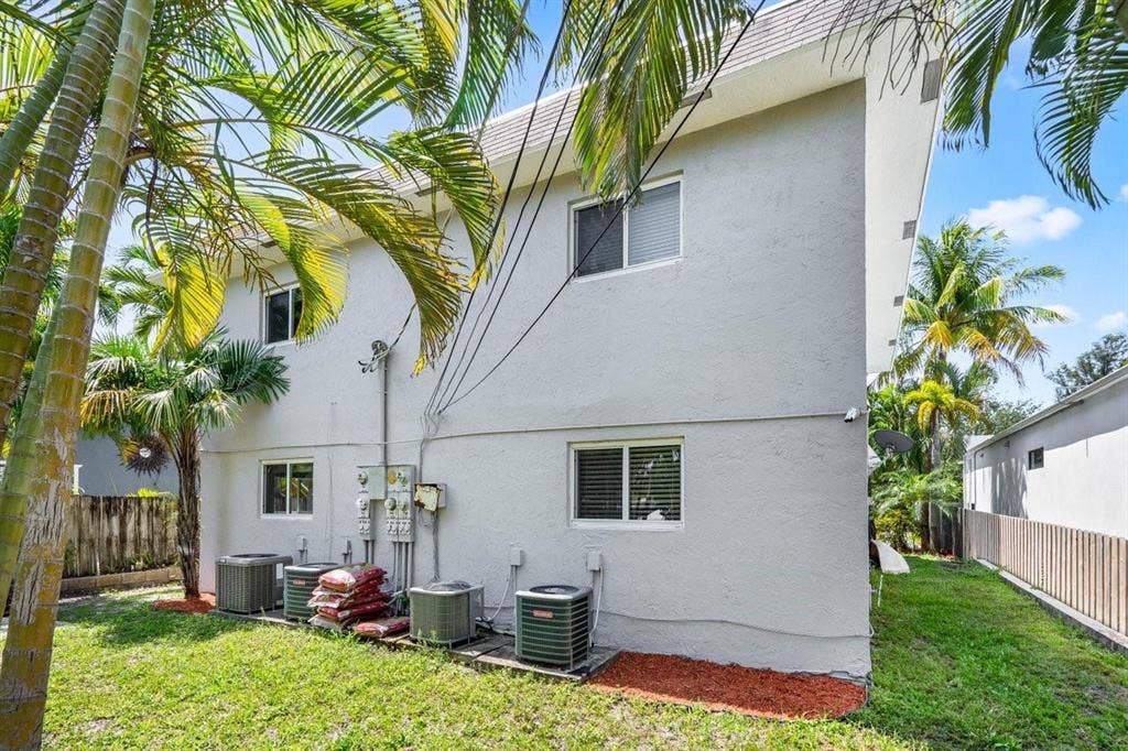 45 NE 24 Street, #C, Wilton Manors, FL 33305 w19