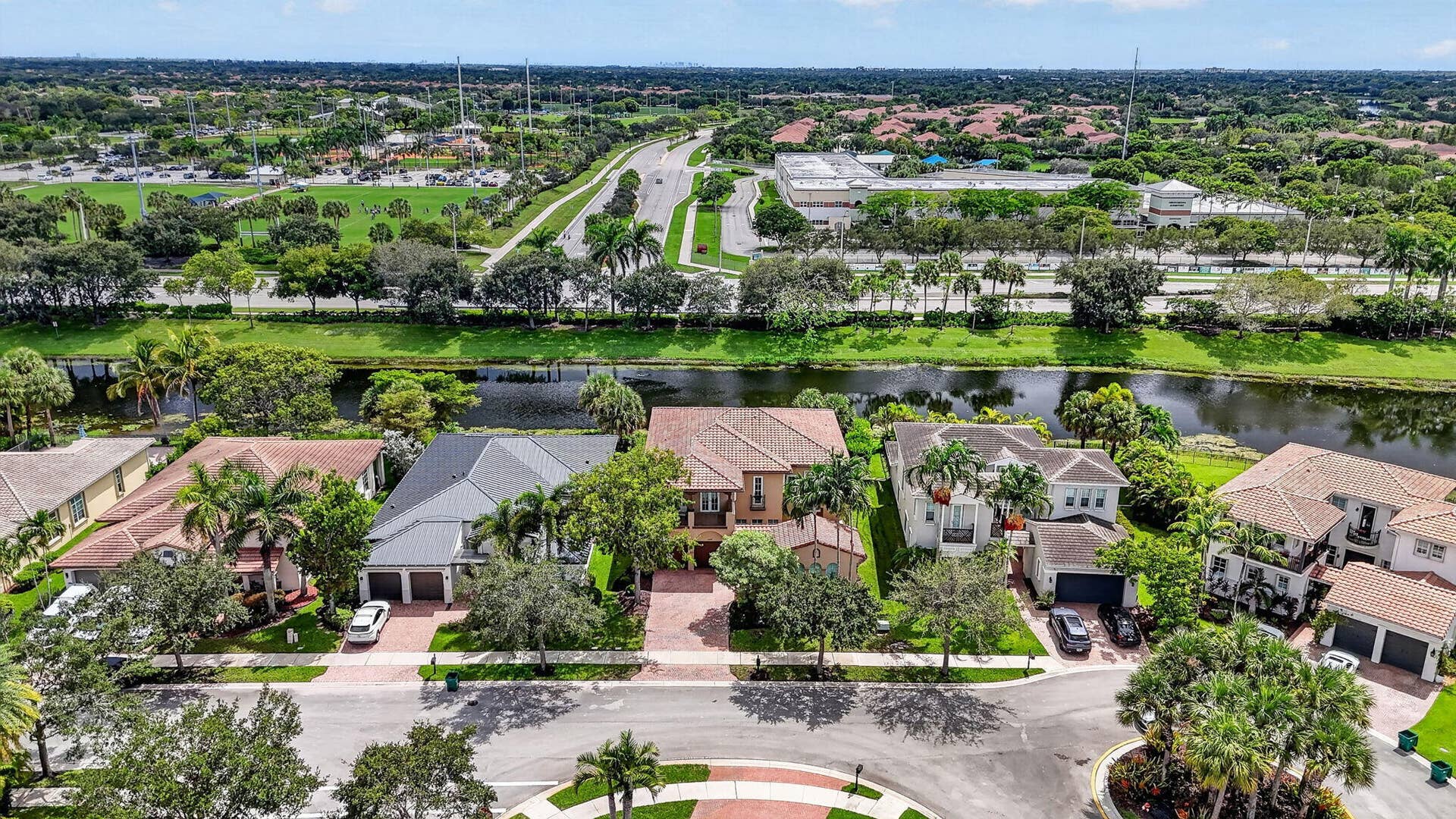 10998 NW 78th Place, Parkland, FL 33076 77-web-or-mls-DJI_20260920014920_0079_D_