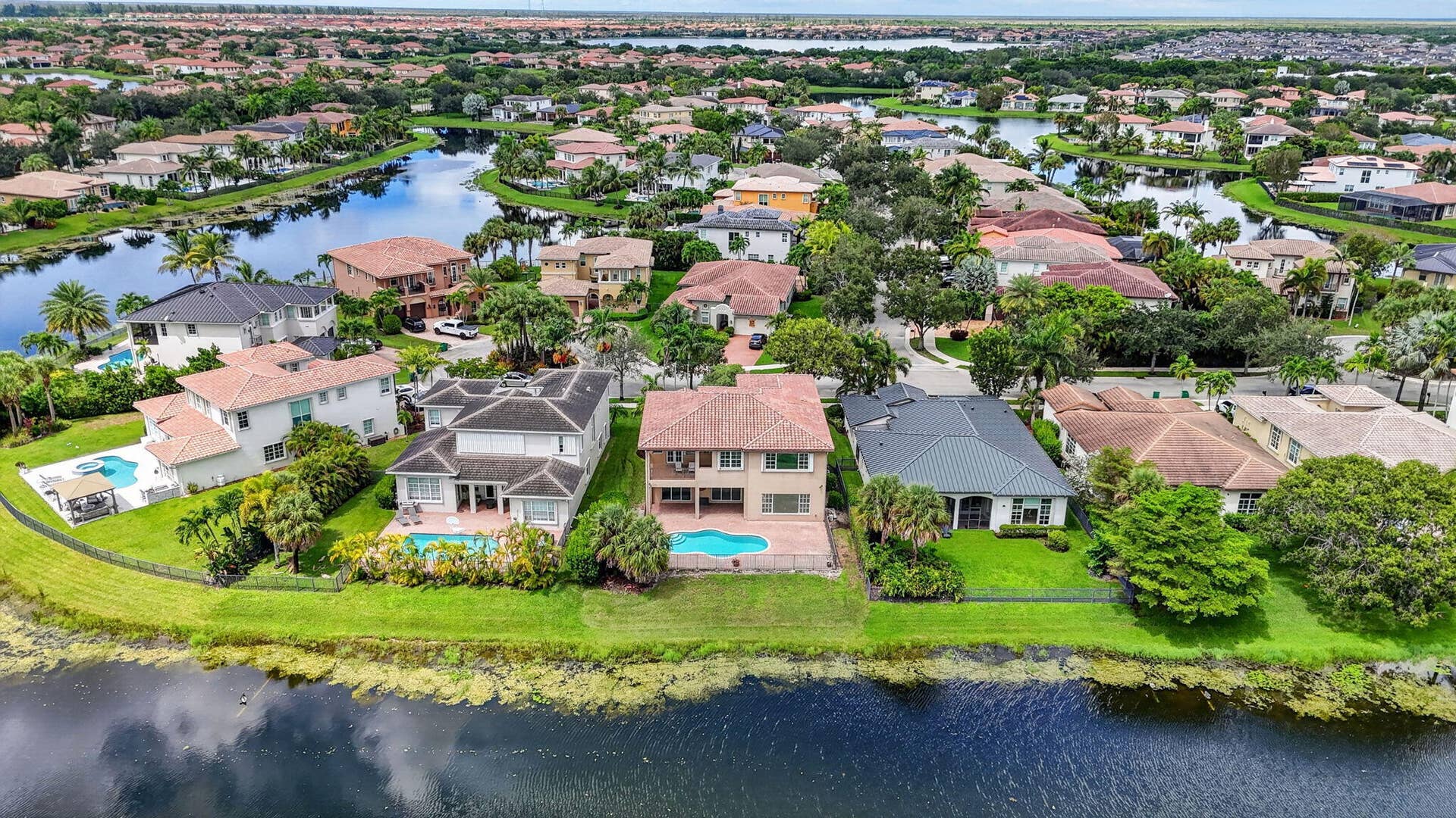 10998 NW 78th Place, Parkland, FL 33076 84-web-or-mls-DJI_20260920015042_0114_D_