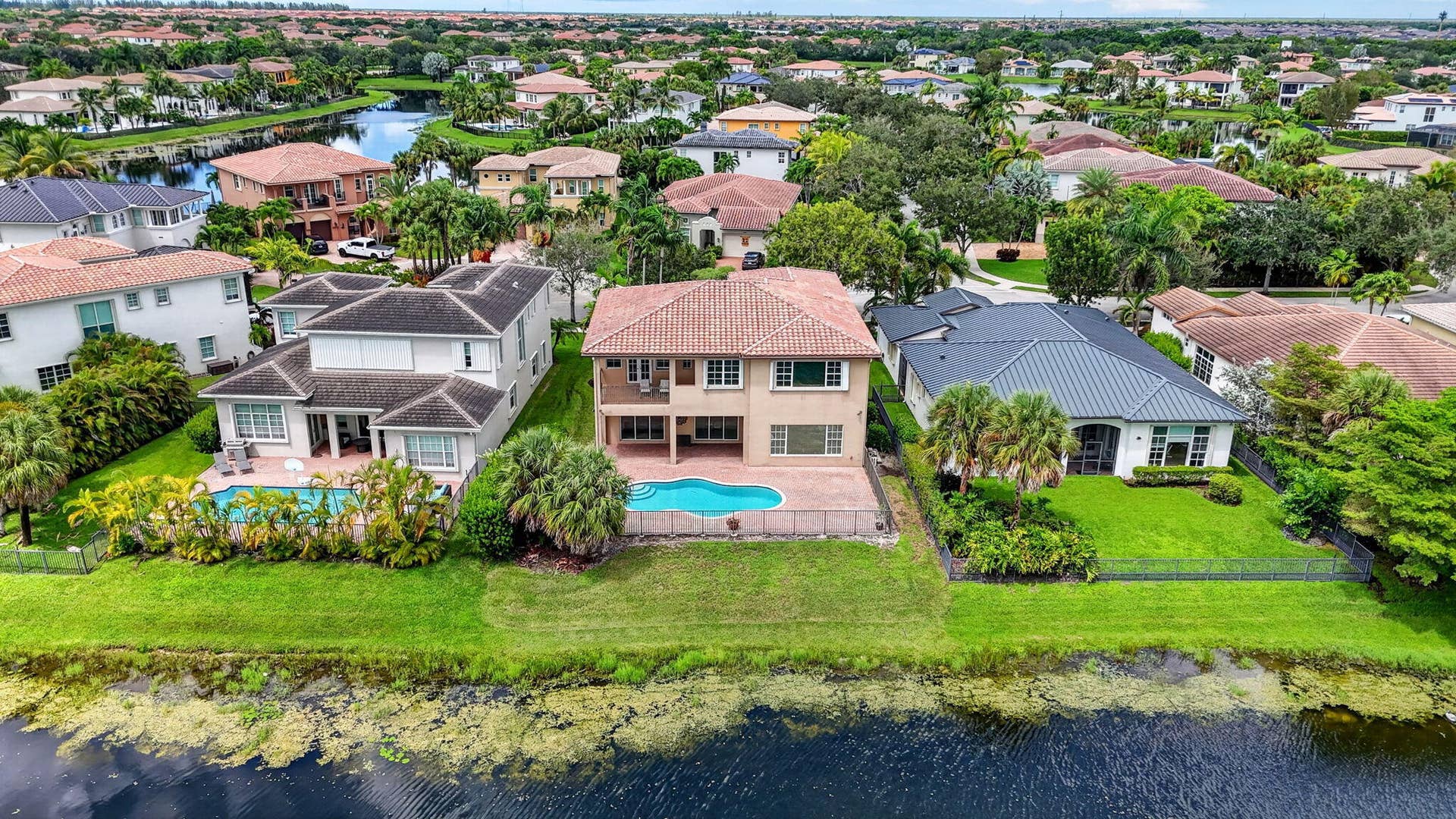 10998 NW 78th Place, Parkland, FL 33076 85-web-or-mls-DJI_20260920015048_0122_D_