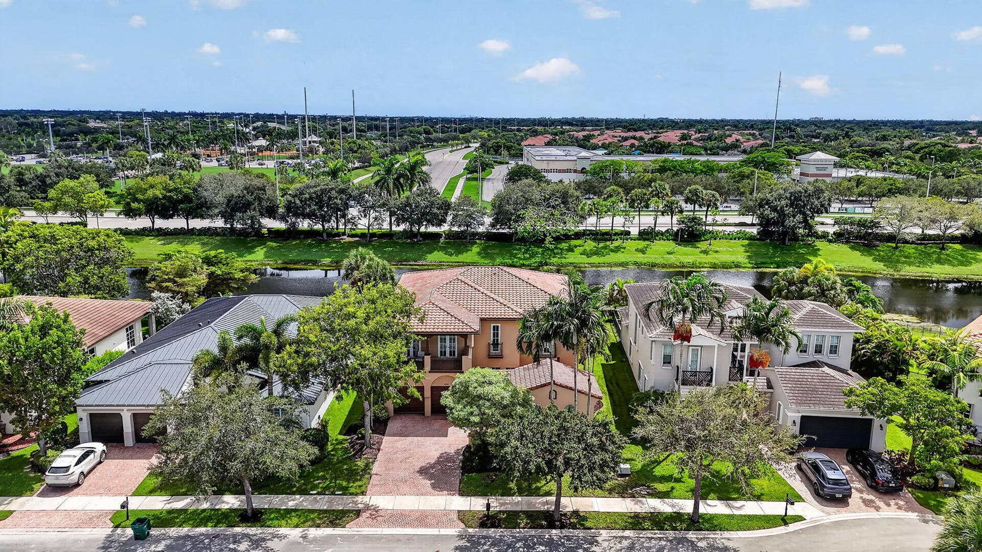 10998 NW 78th Place, Parkland, FL 33076 76-web-or-mls-DJI_20260920014914_0074_D_