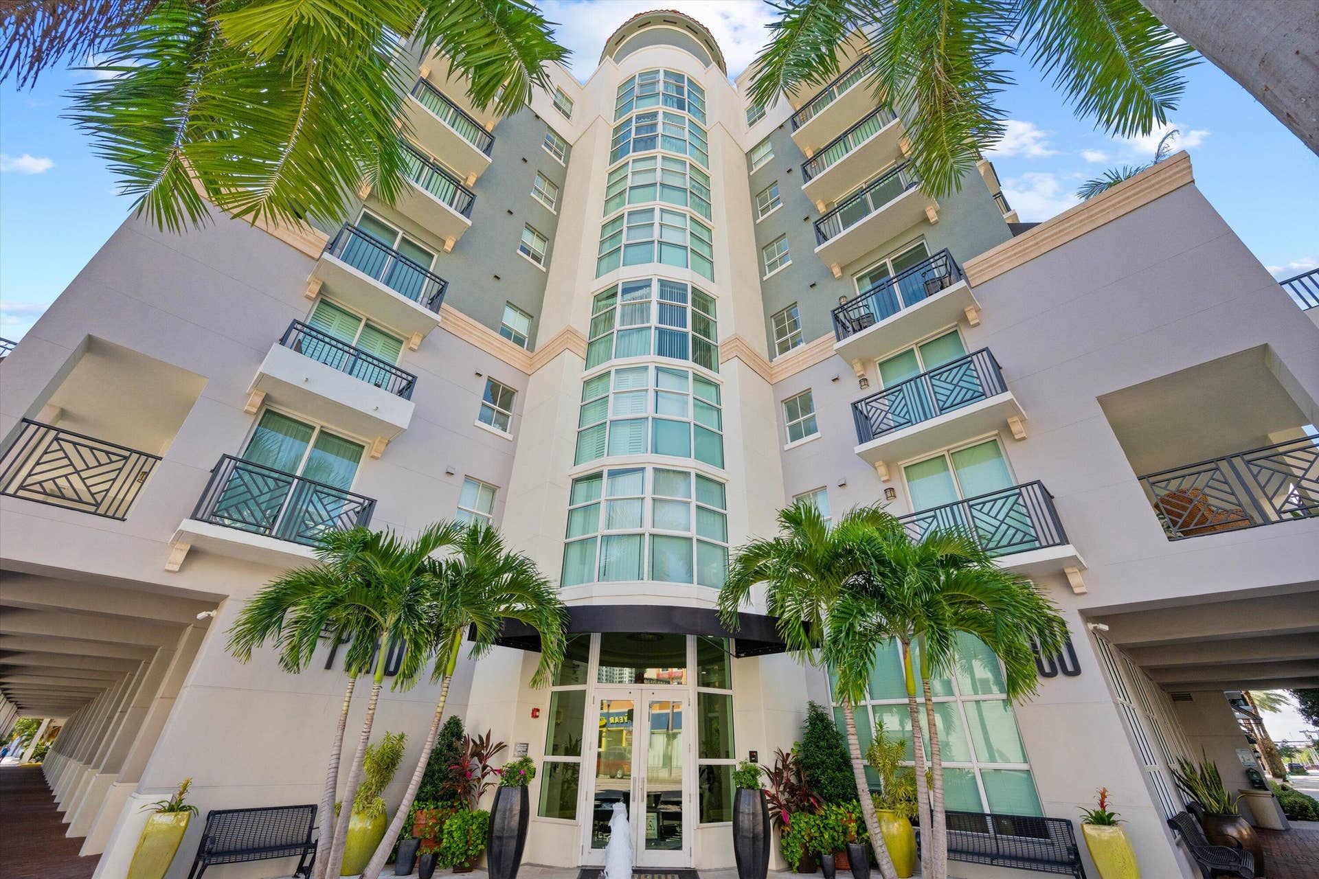 600 S DIXIE Highway, #315, West Palm Beach, FL 33401 30-02-DSC_5515