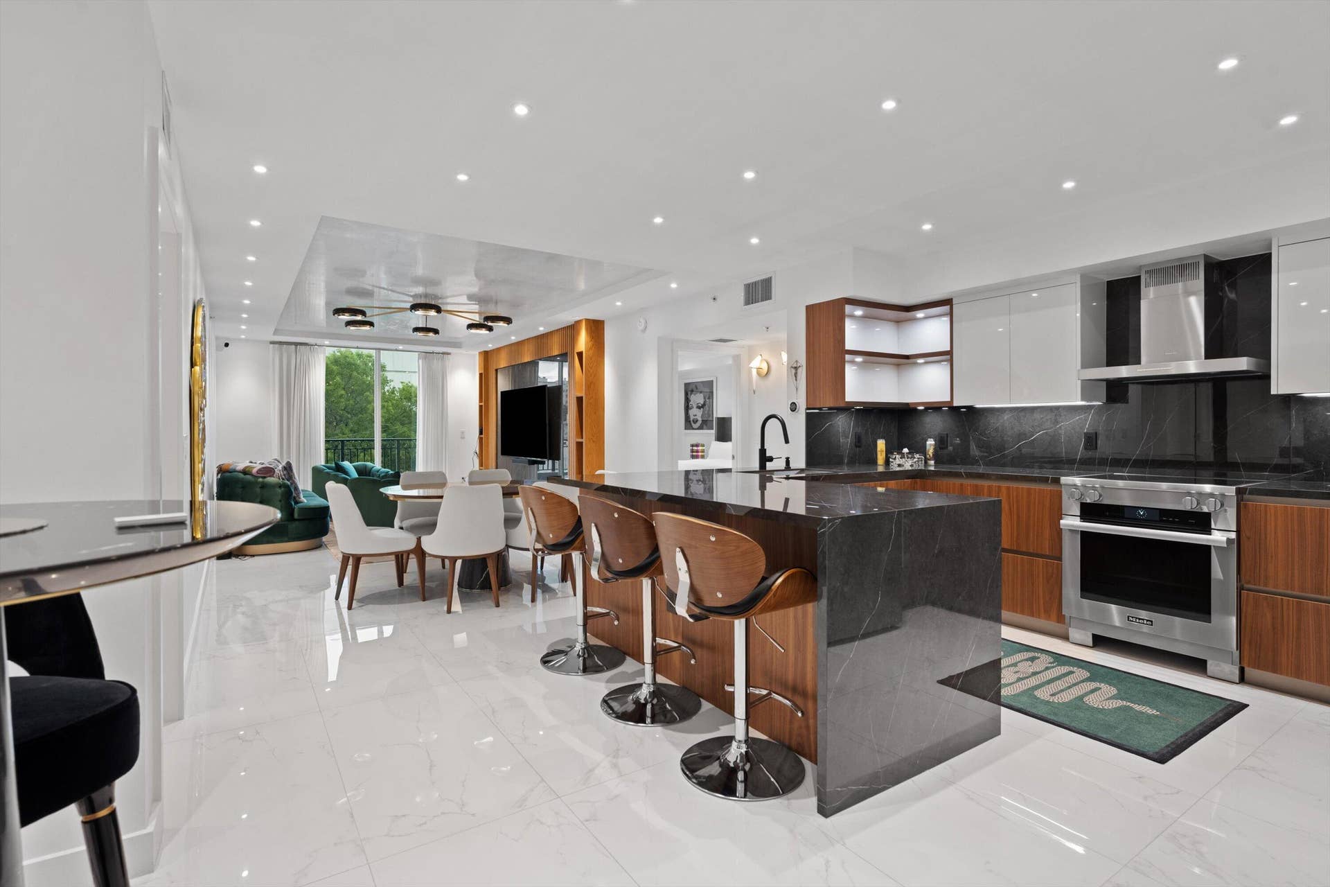 600 S DIXIE Highway, #315, West Palm Beach, FL 33401 02-DSC_8997
