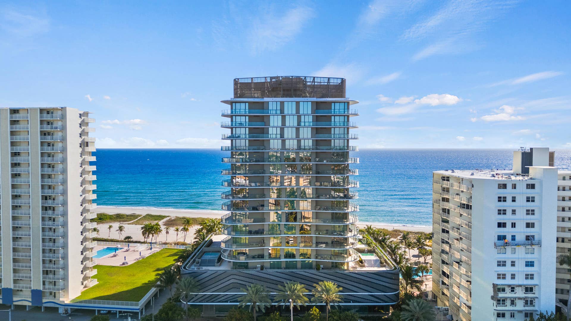 730 N Ocean Boulevard, Pompano Beach, FL 33062 Sabbia Beach is a flagship luxury condominium positioned directly on the sand and an unmistakable presence on the Pompano Beach skyline. Offering 200 feet of shoreline and 30,000 square feet of private oceanfront grounds, residents and guests enjoy a private beach, resort-style pool, oceanfront fitness center, elegant clubroom, business center, valet parking, 24-hour security and an unmatched oceanfront lifestyle.