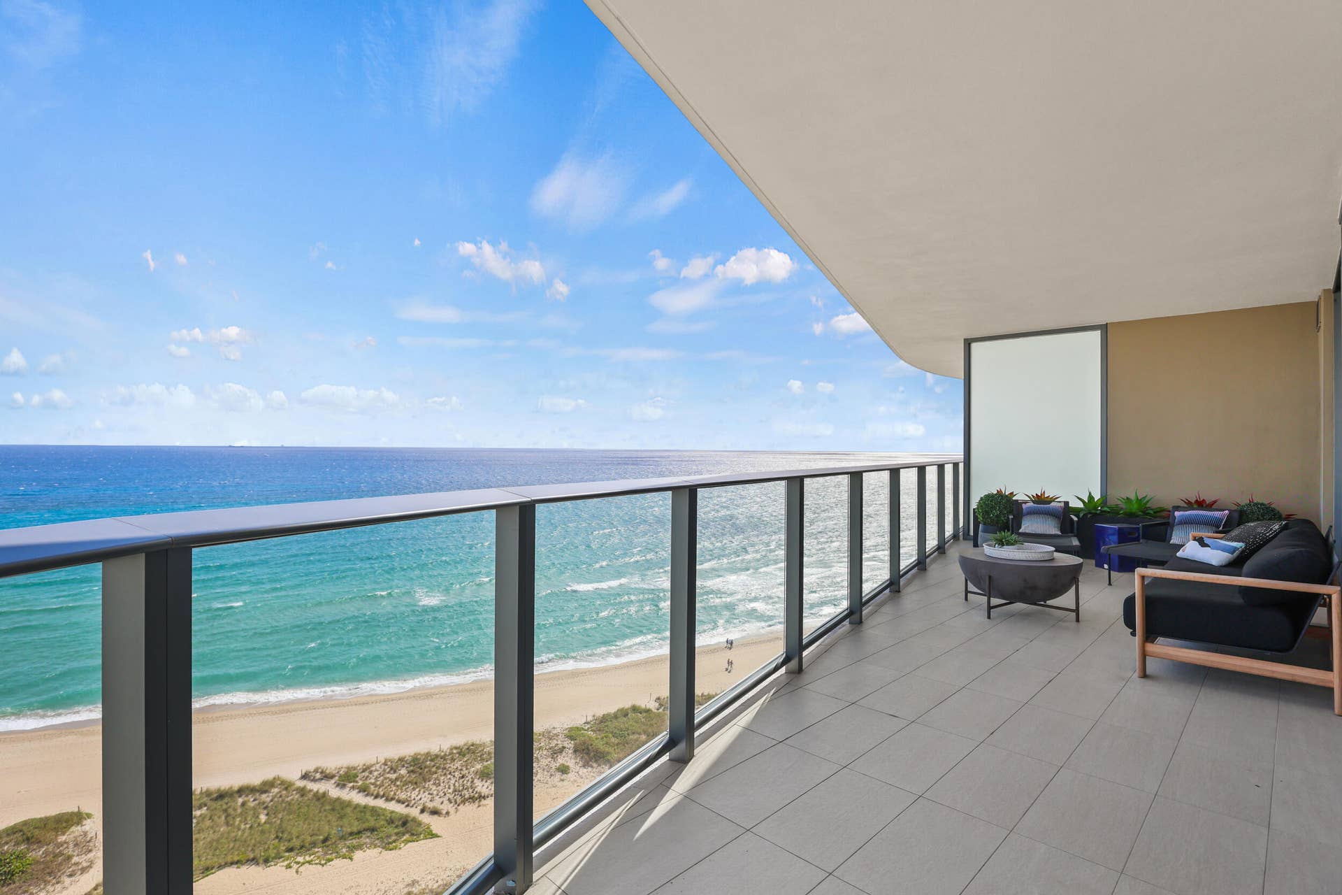 730 N Ocean Boulevard, Pompano Beach, FL 33062 Exquisite sunrises and breathtaking sunsets. Your wrap-around balcony in Sabbia 1402 is something extremely hard to find in luxury building.