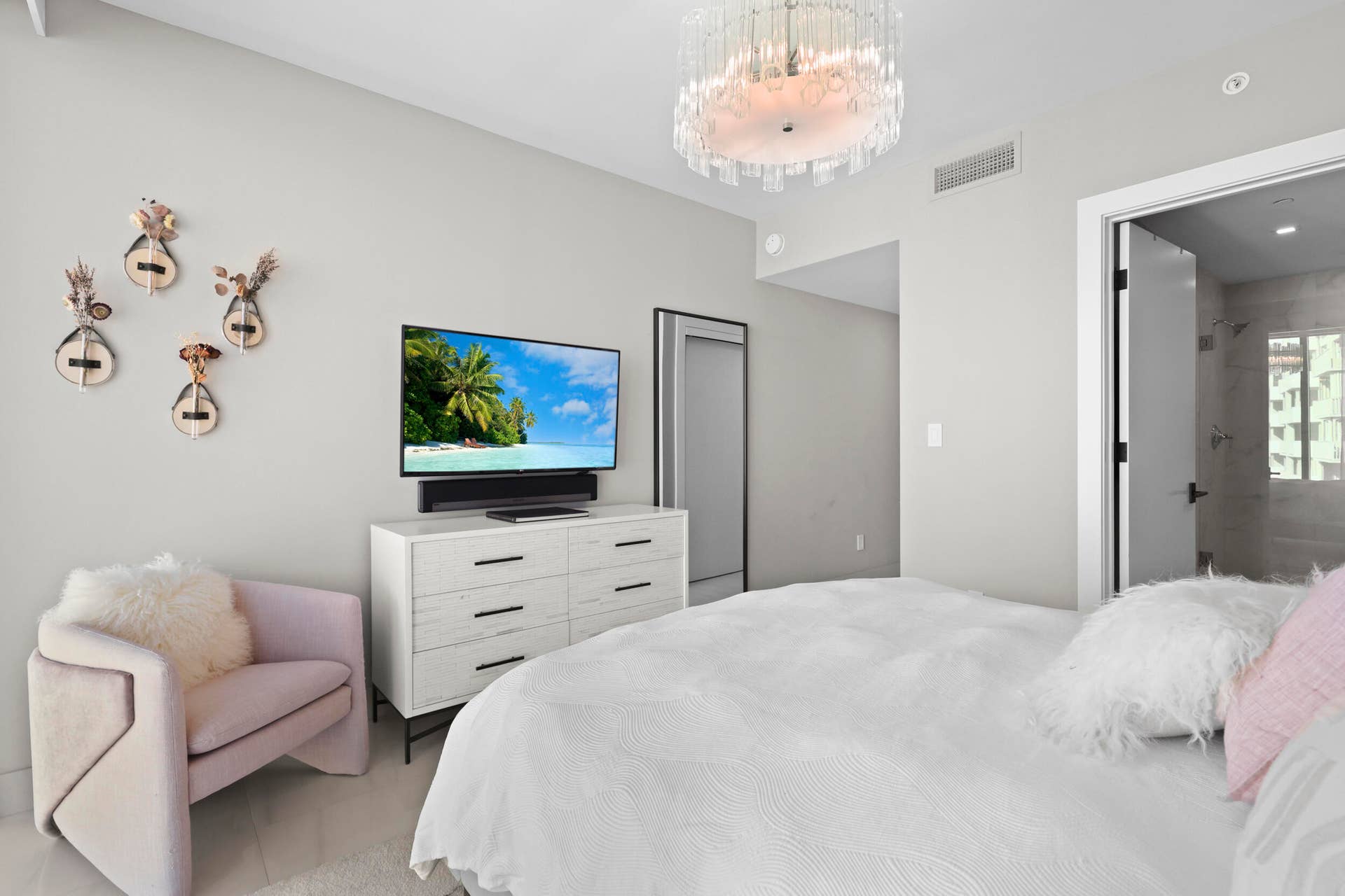 730 N Ocean Boulevard, Pompano Beach, FL 33062 Guest bedroom 1 features more designer touches, automated shades & blinds, customized closet, and ensuite bathroom.