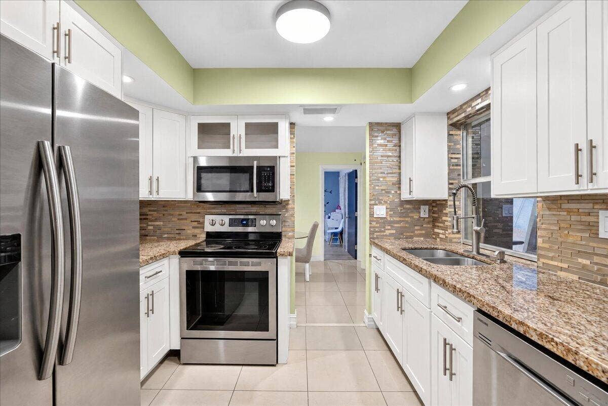 4911 NW 14TH, Deerfield Beach, FL 33064 Virtually staged with cabinet fronts