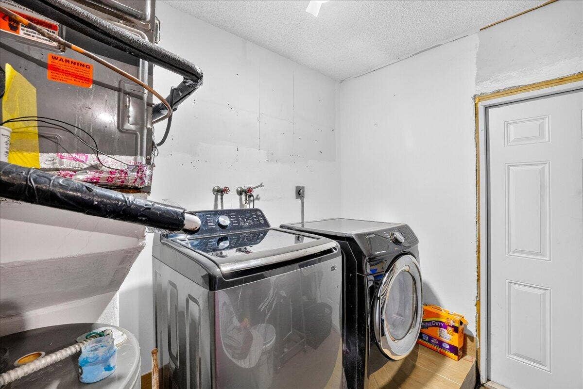 4911 NW 14TH, Deerfield Beach, FL 33064 Laundry