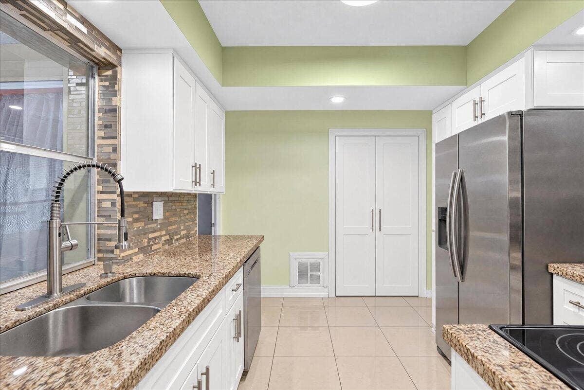 4911 NW 14TH, Deerfield Beach, FL 33064 Virtually staged with cabinet fronts