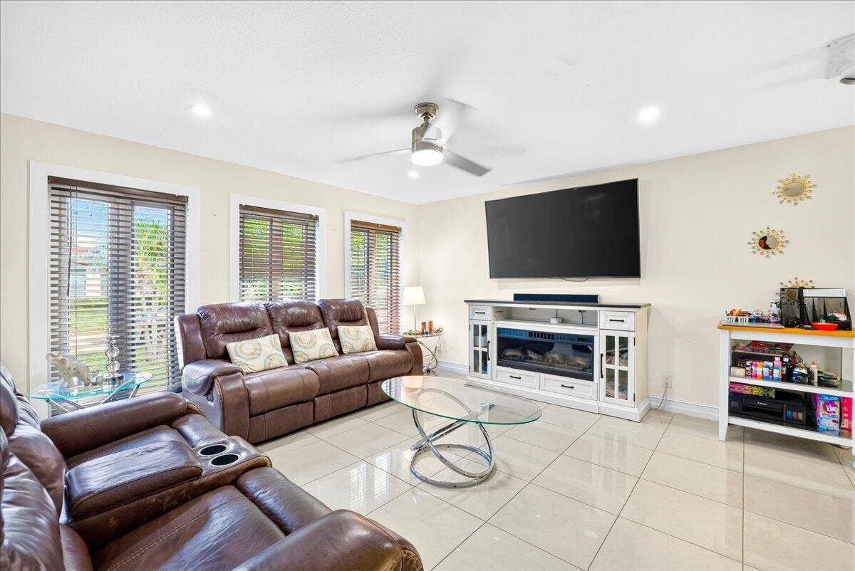 4911 NW 14TH, Deerfield Beach, FL 33064 04-8I8A6519