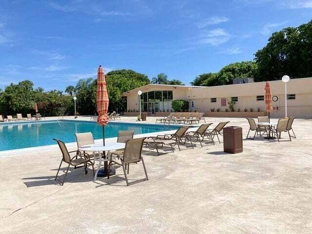 480 EXECUTIVE CENTER Drive, #2F, West Palm Beach, West Palm Beach, FL 33401 Community Pool