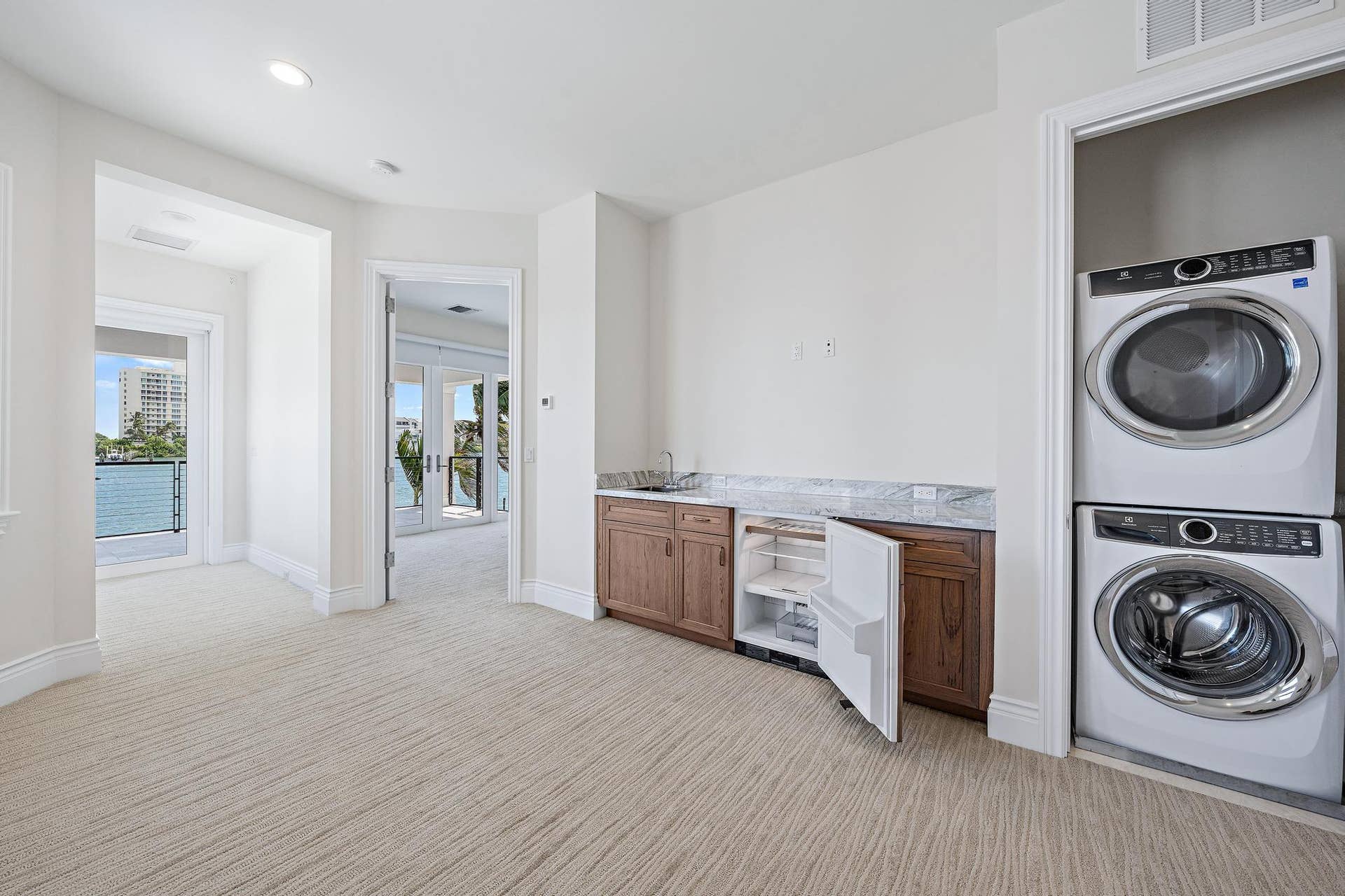 3433 Harbor Road N, Jupiter, FL 33469 Media room/ laundry