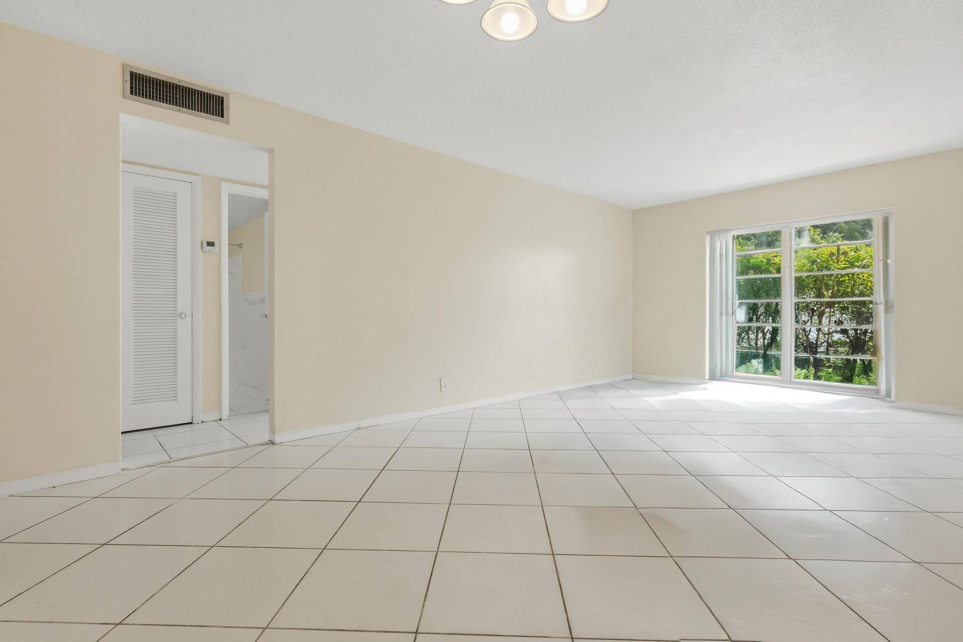 5480 NW 11TH Street, #102, Plantation, FL 33313 2 Bedroom 1 Bath Home