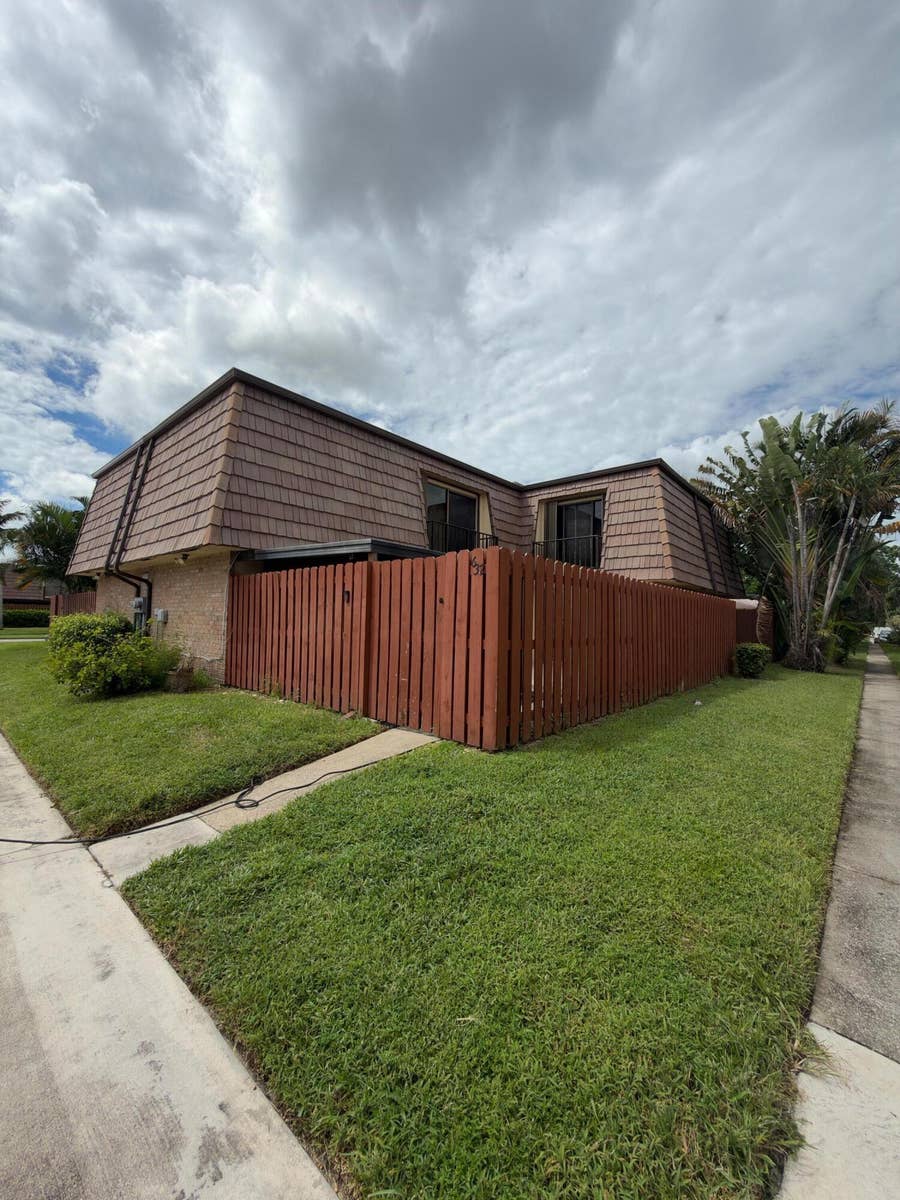 Property photo for 632 SPRINGDALE Circle, Palm Springs, FL