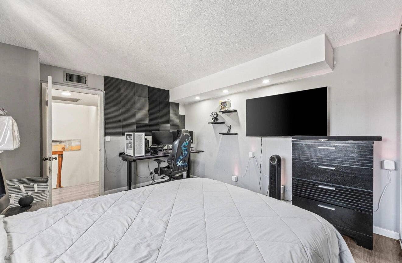 632 SPRINGDALE Circle, Palm Springs, FL 33461 Bedroom 1