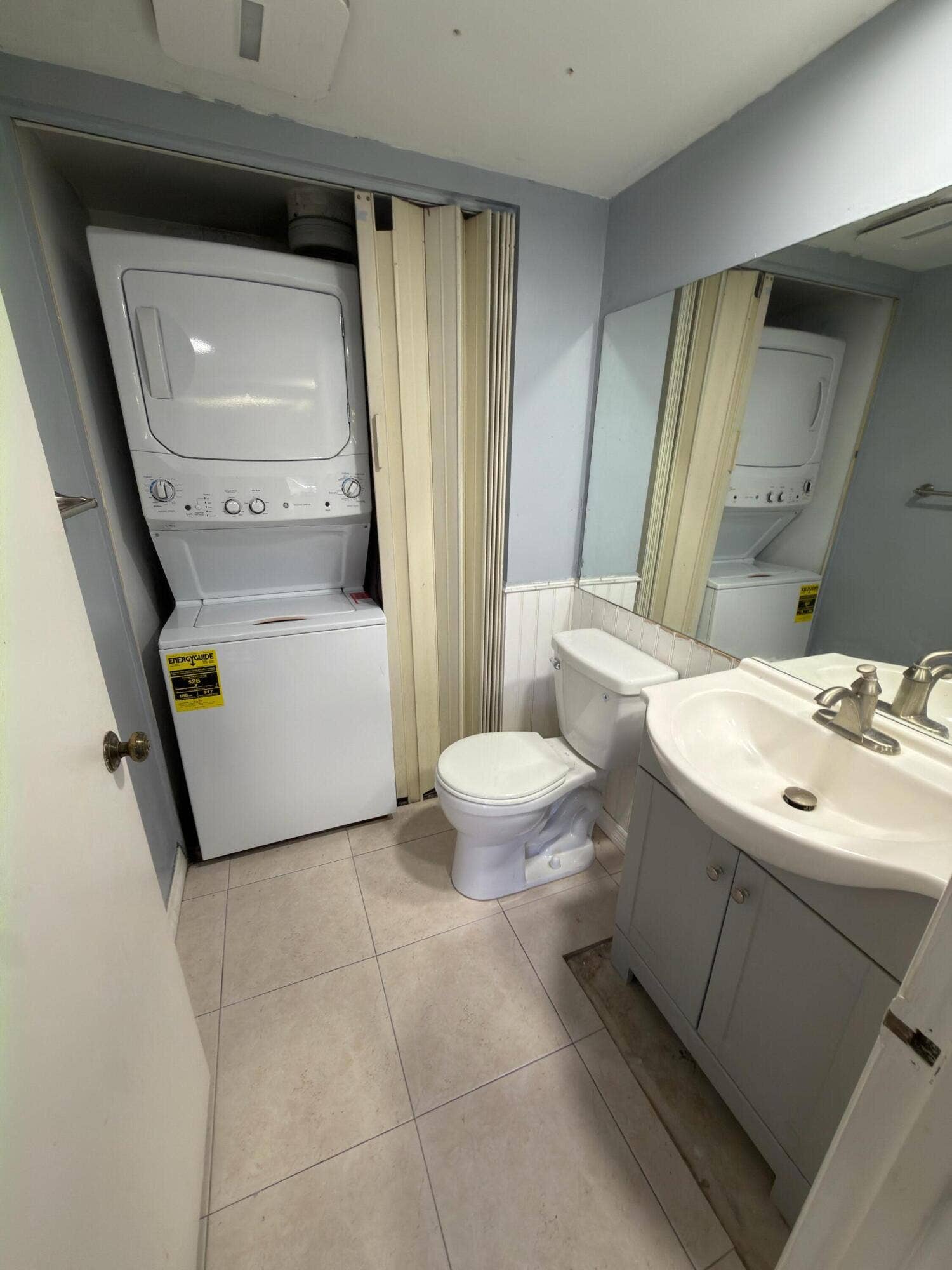 632 SPRINGDALE Circle, Palm Springs, FL 33461 Bathroom