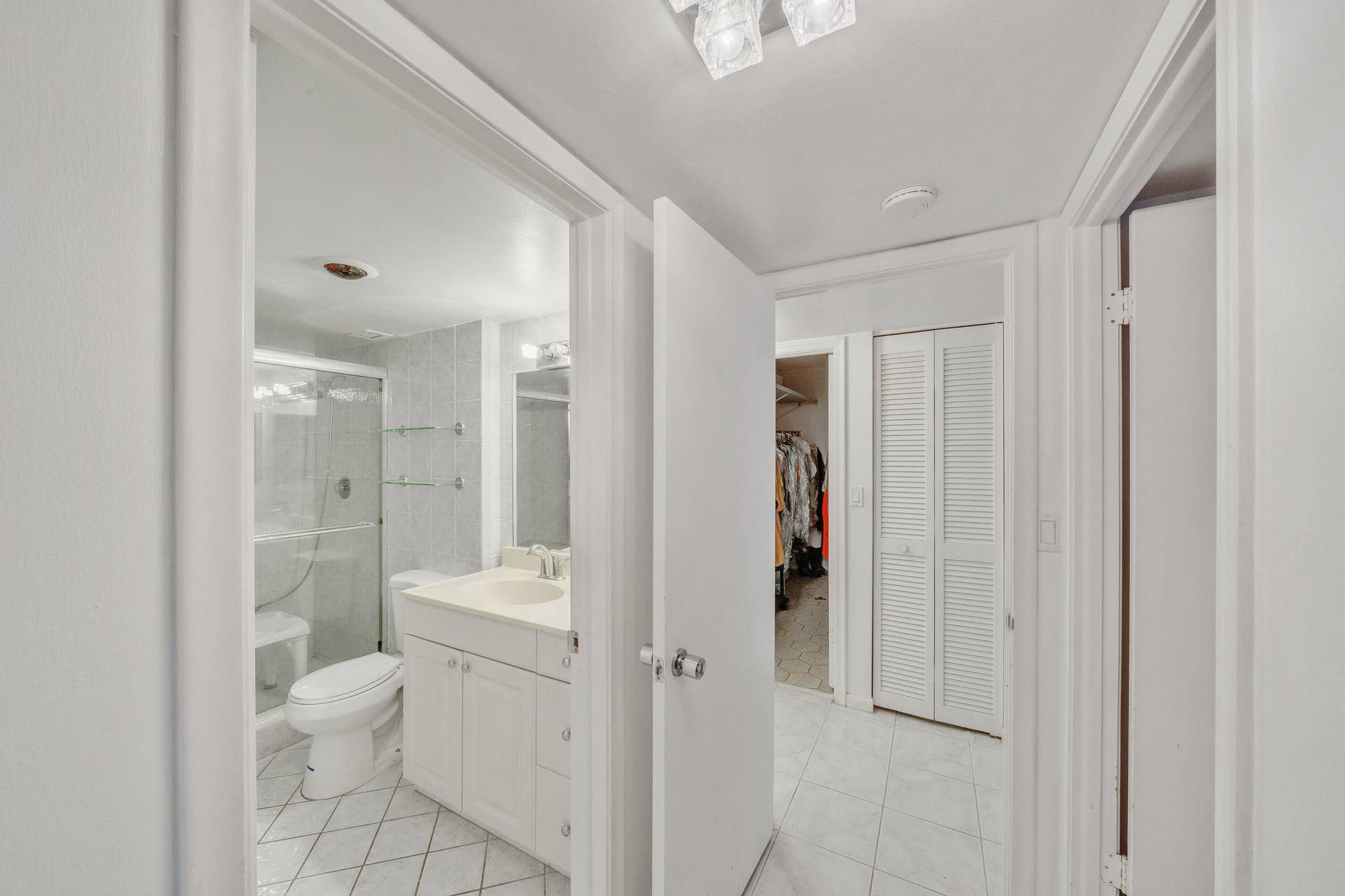 11 Guest Bathroom (1)