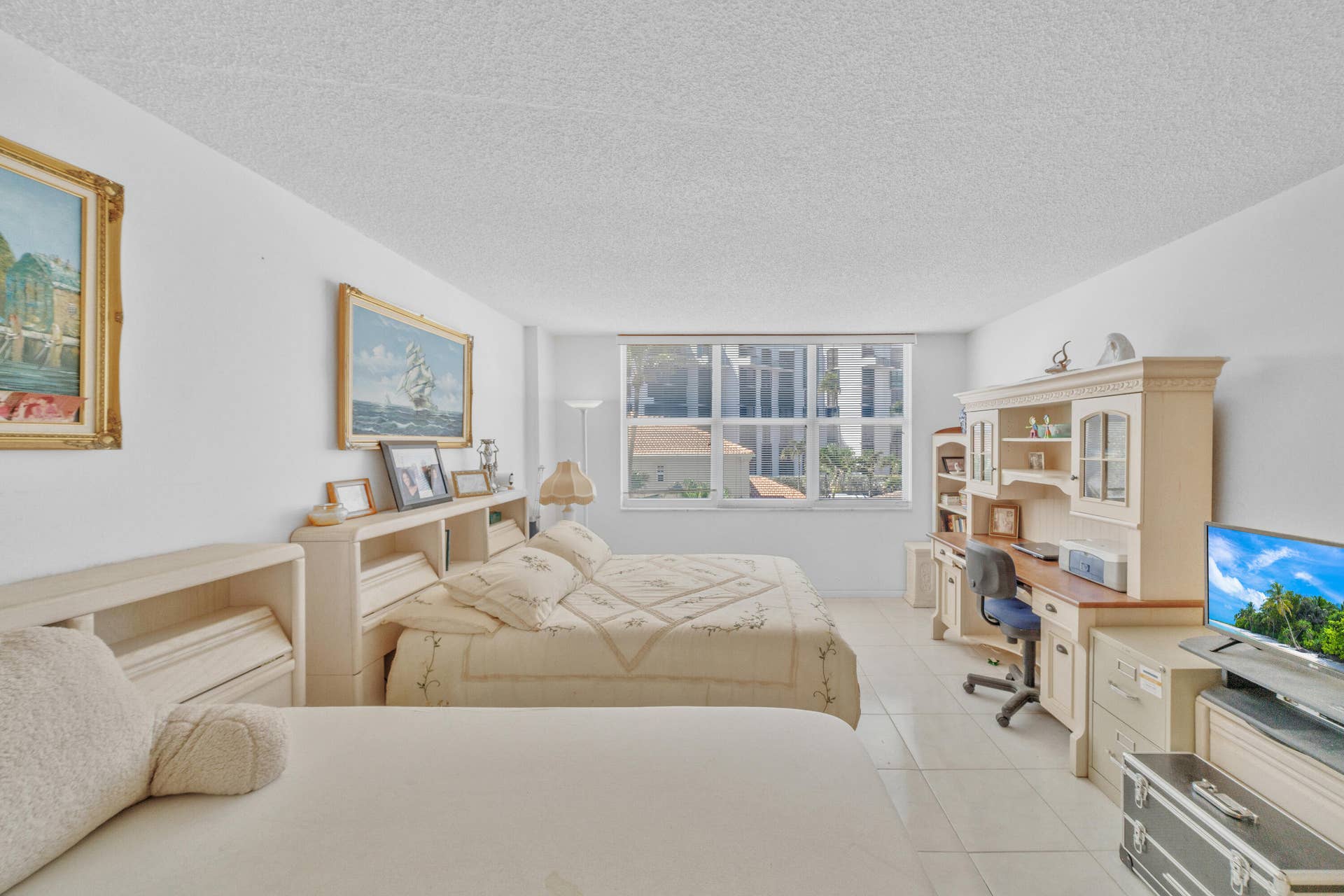 13 Primary Bedroom (2)