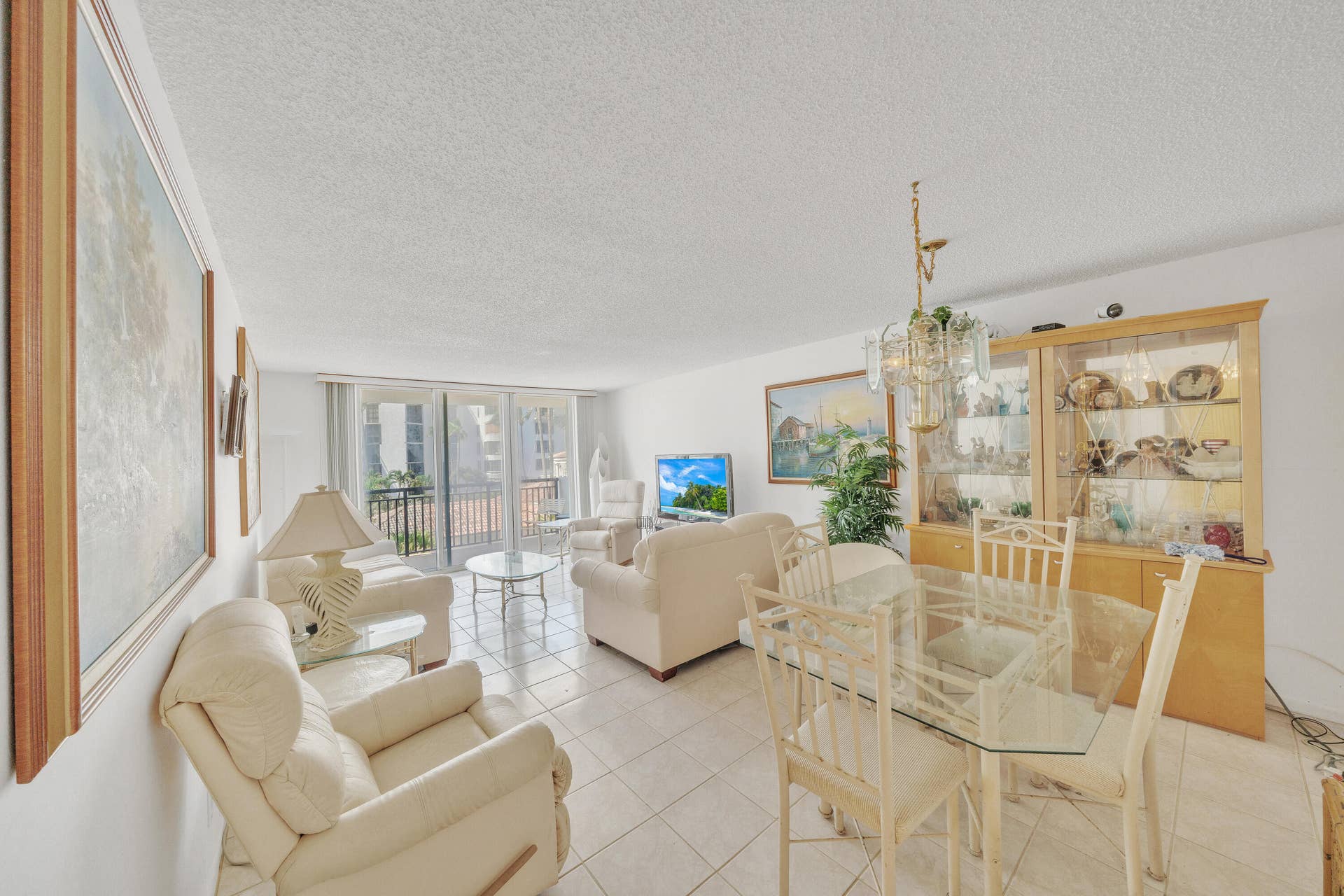 6 Dining Area