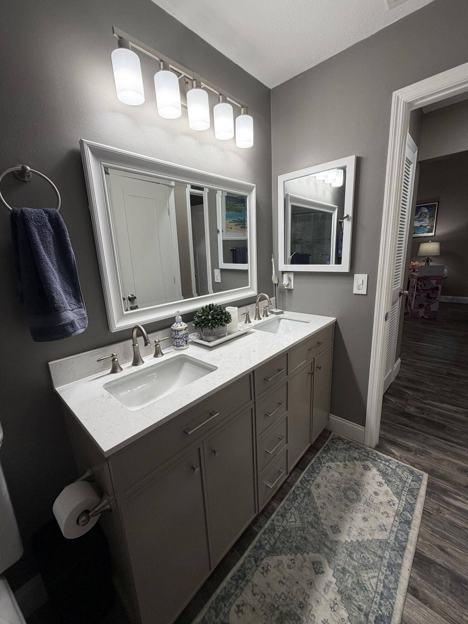 Jupiter, FL 33458 Double sinks in 2nd bathroom