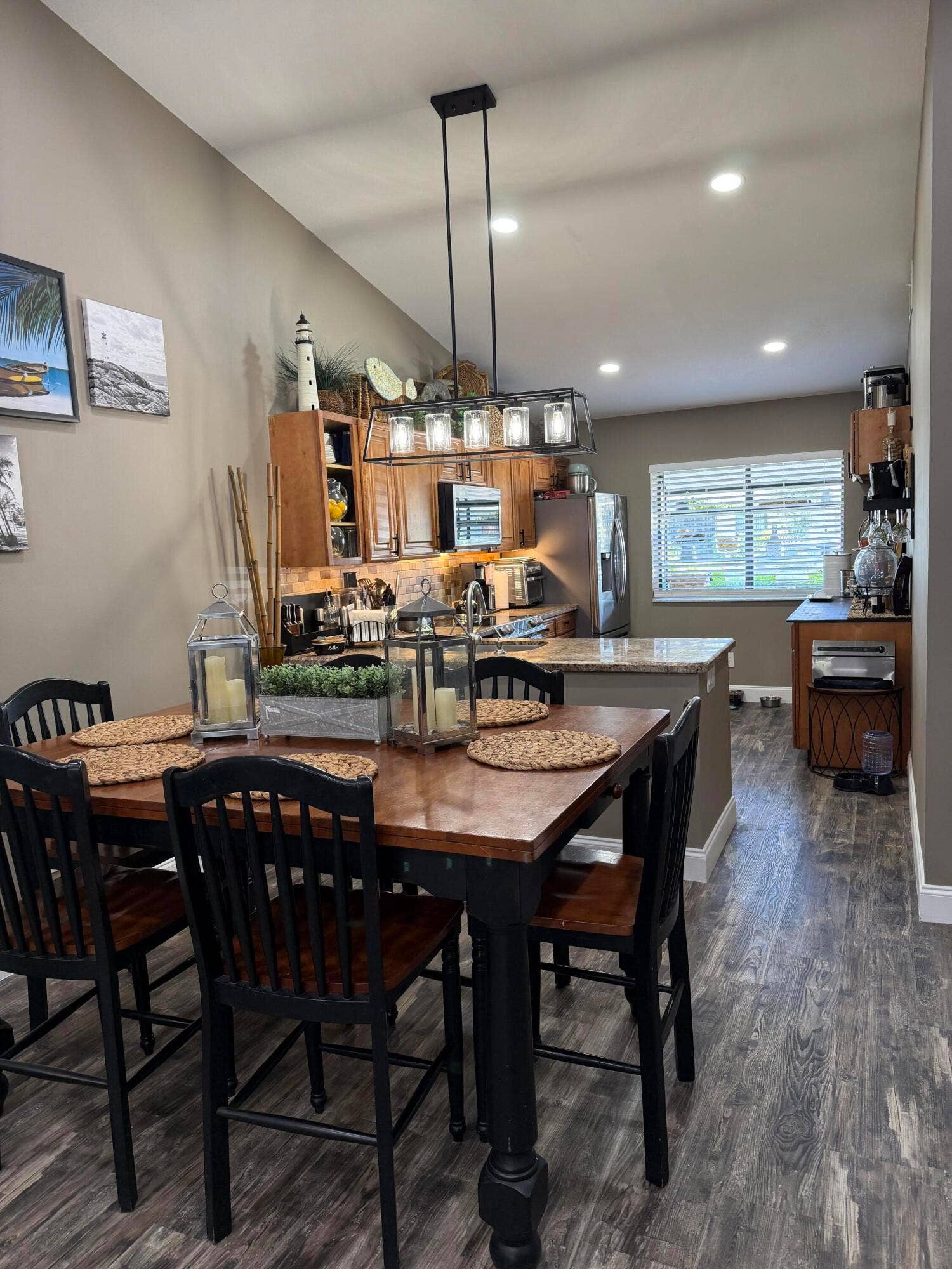 Jupiter, FL 33458 Dining area