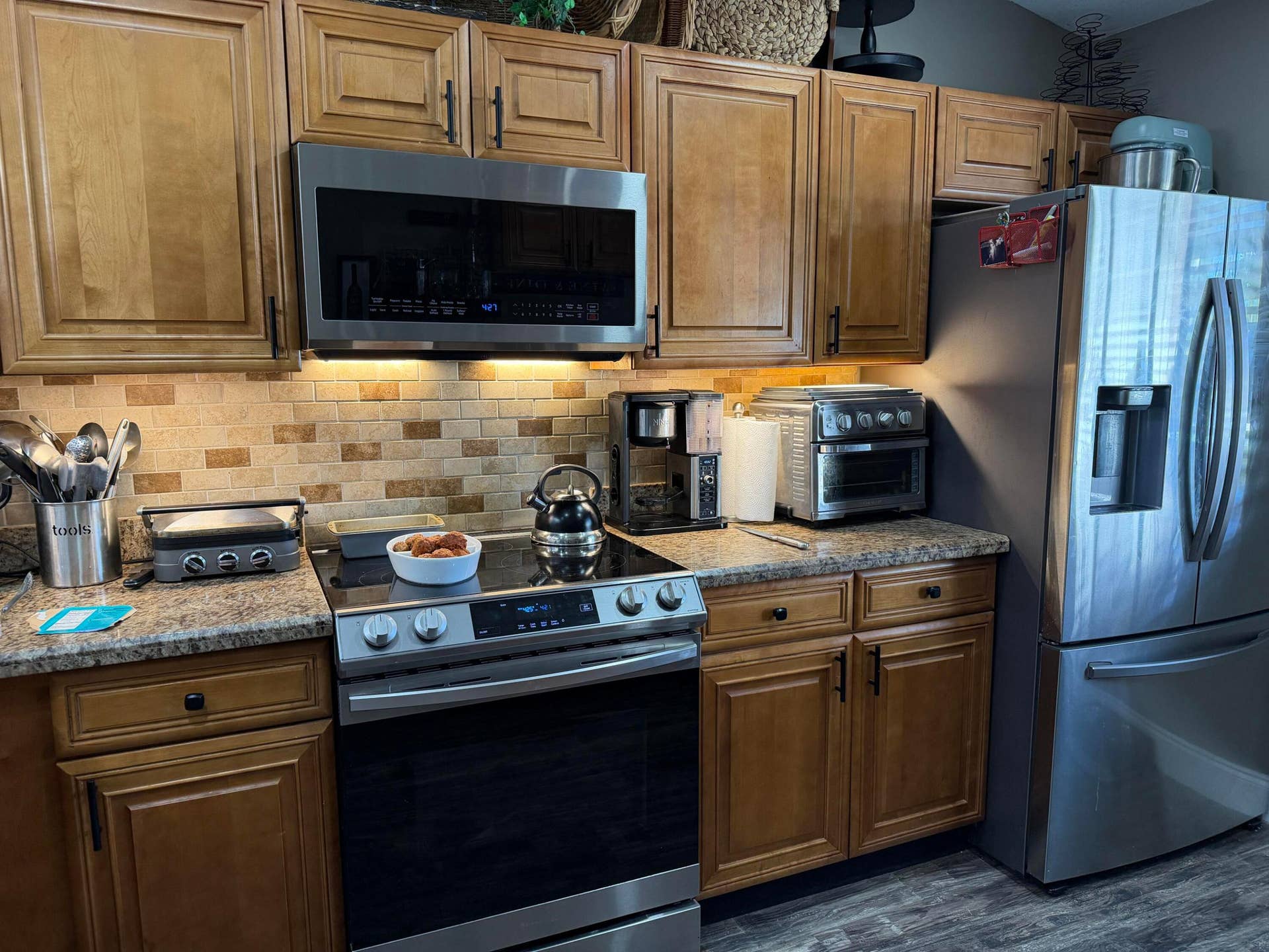 Jupiter, FL 33458 Kitchen, new appliances