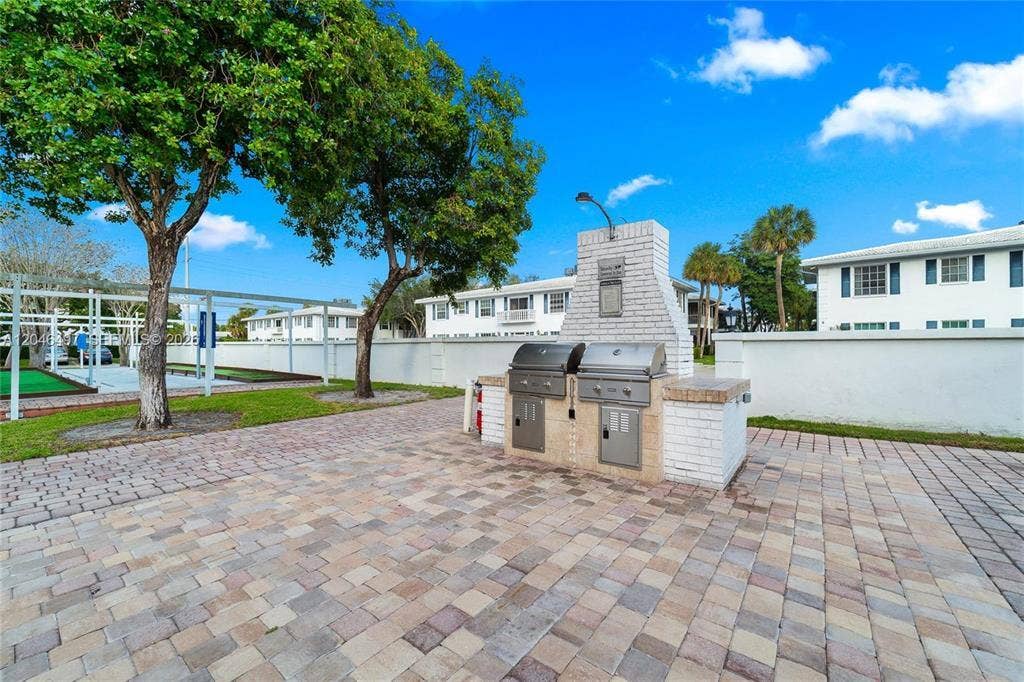 2151 NE 68TH, #201, Fort Lauderdale, FL 33308 BBQ