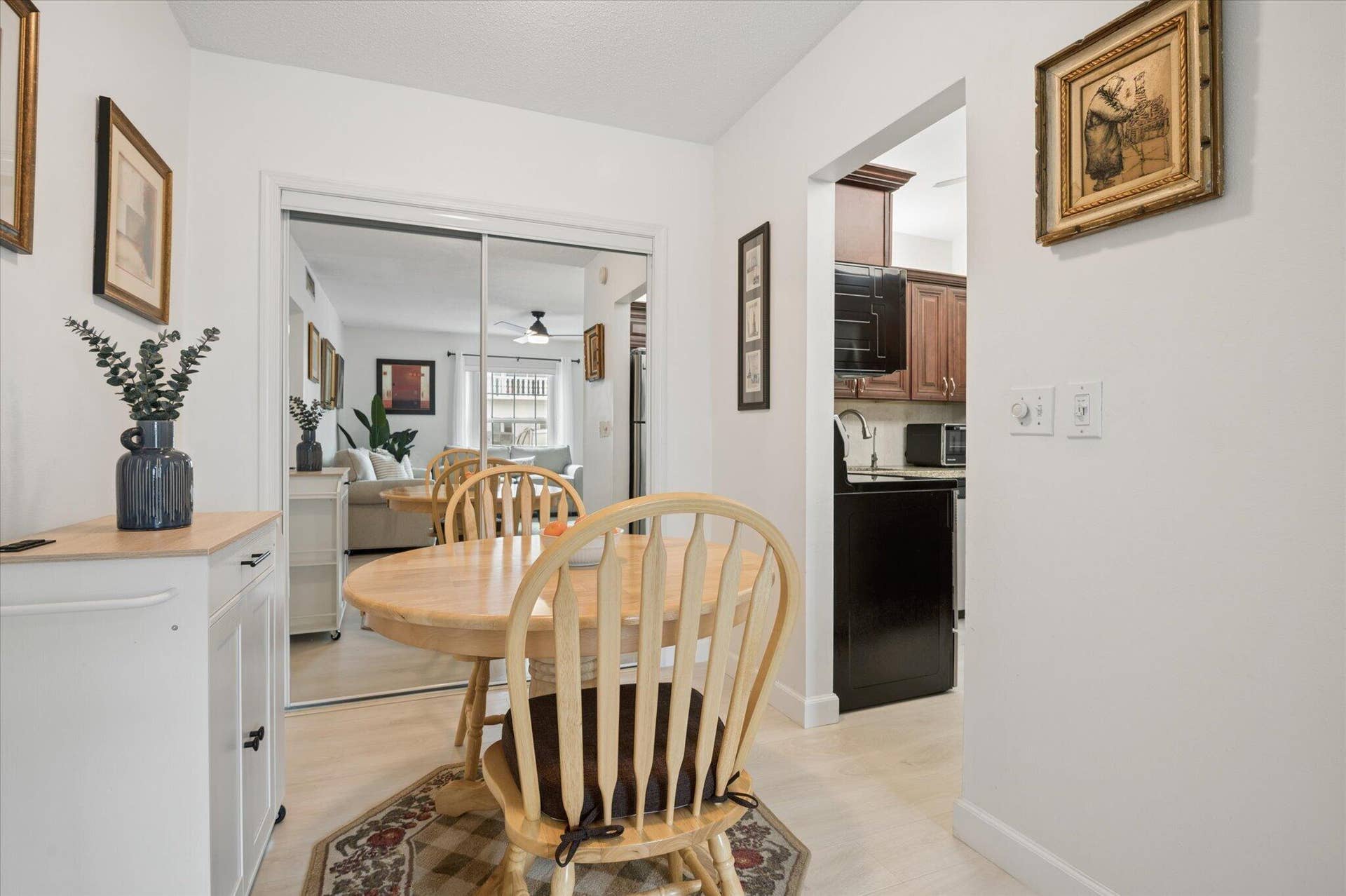 2151 NE 68TH, #201, Fort Lauderdale, FL 33308 Dinng
