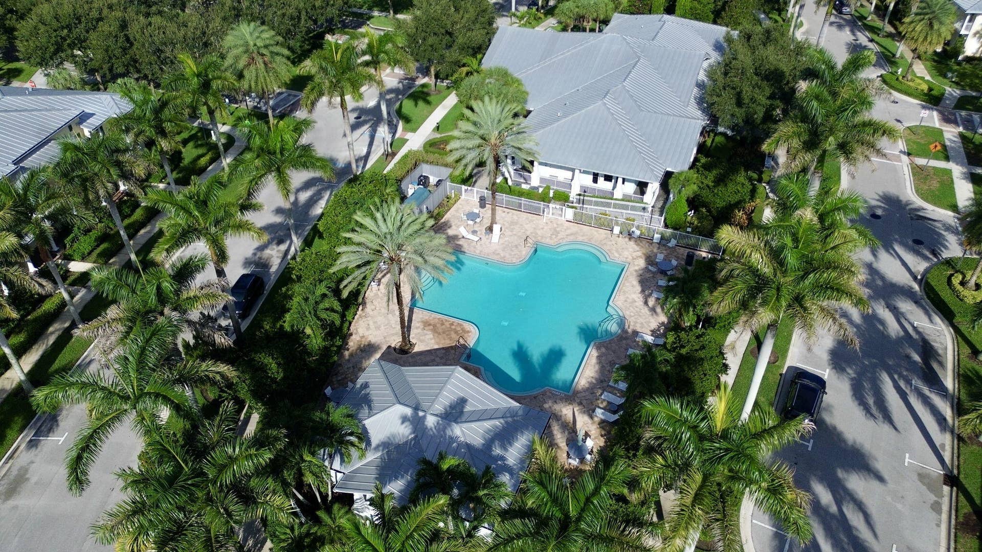1334 S Community Drive, Jupiter, FL 33458 4-web-or-mls-DJI_0902