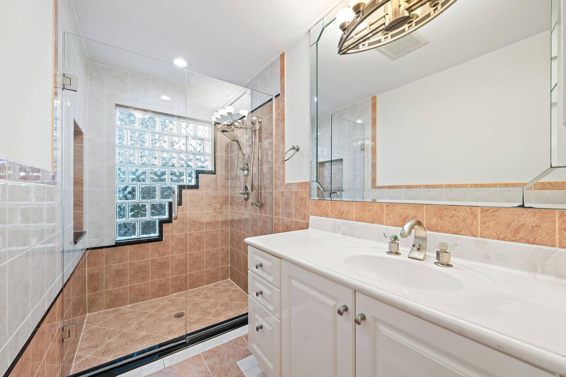 101 W Spearfish Lane, Jupiter, FL 33477 Guest Bath