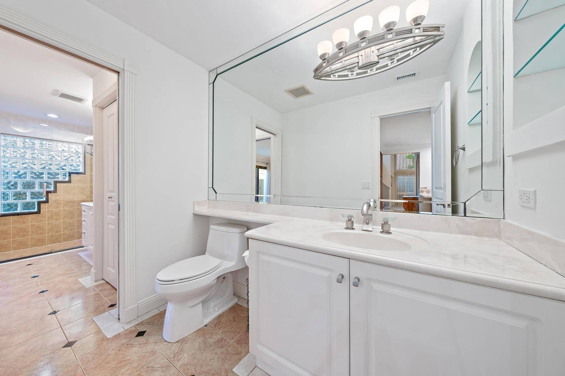 101 W Spearfish Lane, Jupiter, FL 33477 Guest Bath
