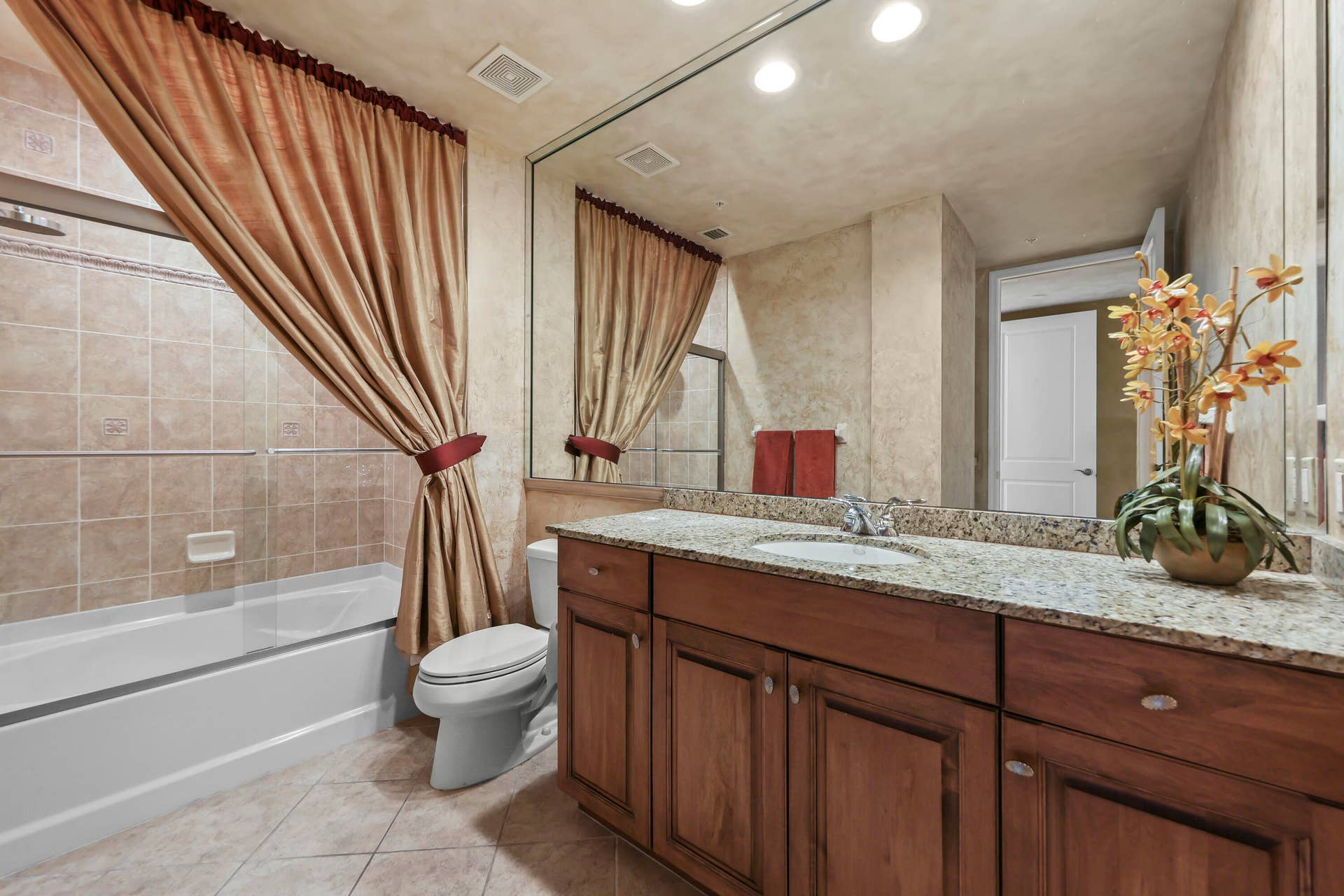 347 N NEW RIVER Drive E, #PH4, Fort Lauderdale, FL 33301 347 North New River Drive East - 29.jpg-