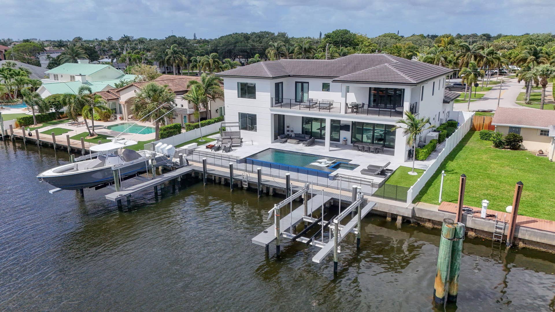 824 Shore Drive, North Palm Beach, FL 33408 1