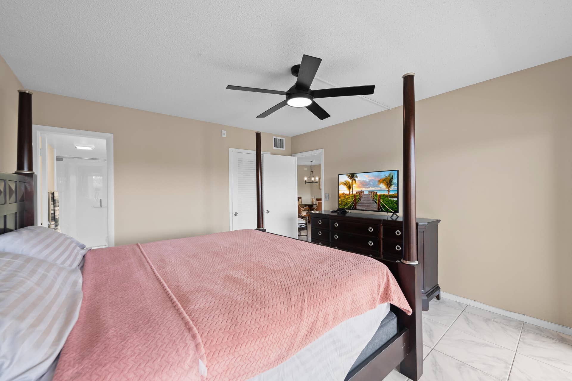390 N FEDERAL Highway, #202, Deerfield Beach, FL 33441 DSC_4764