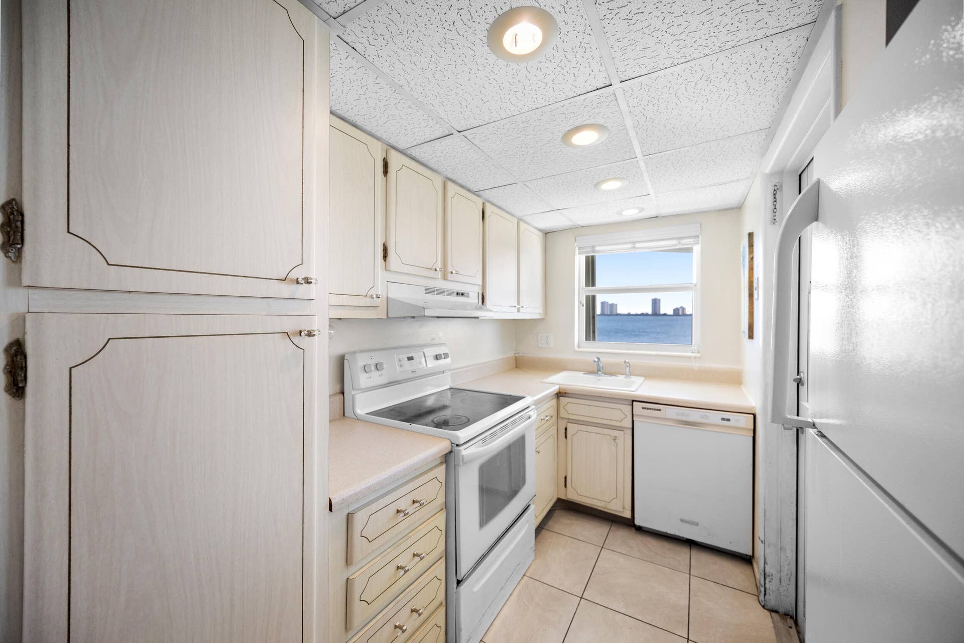 100 Shore Court, #104, North Palm Beach, FL 33408 17_453a8120
