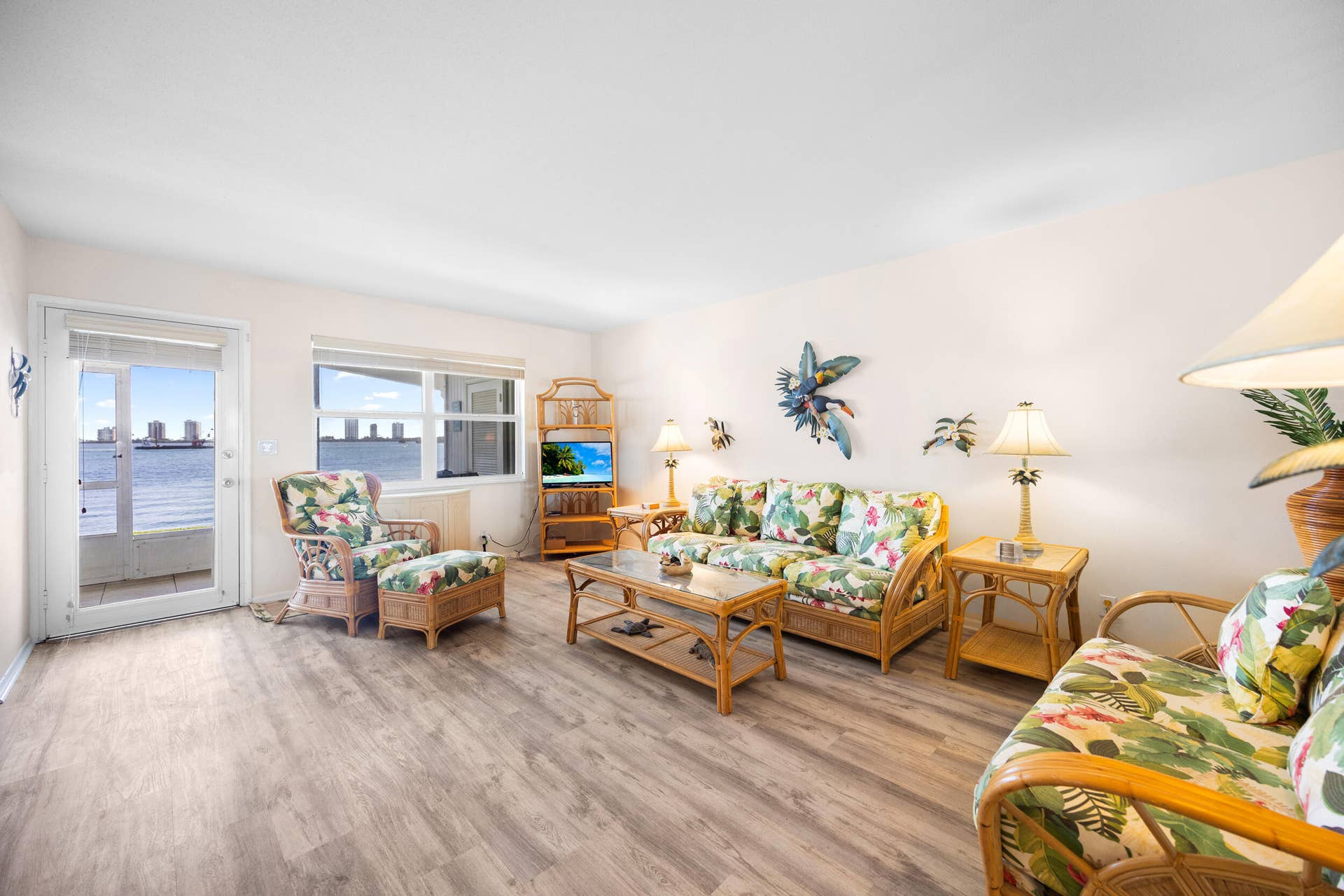 100 Shore Court, #104, North Palm Beach, FL 33408 11_453a8085