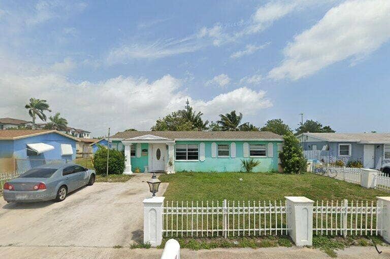 Property photo for 207 NE 6th Avenue, Boynton Beach, FL