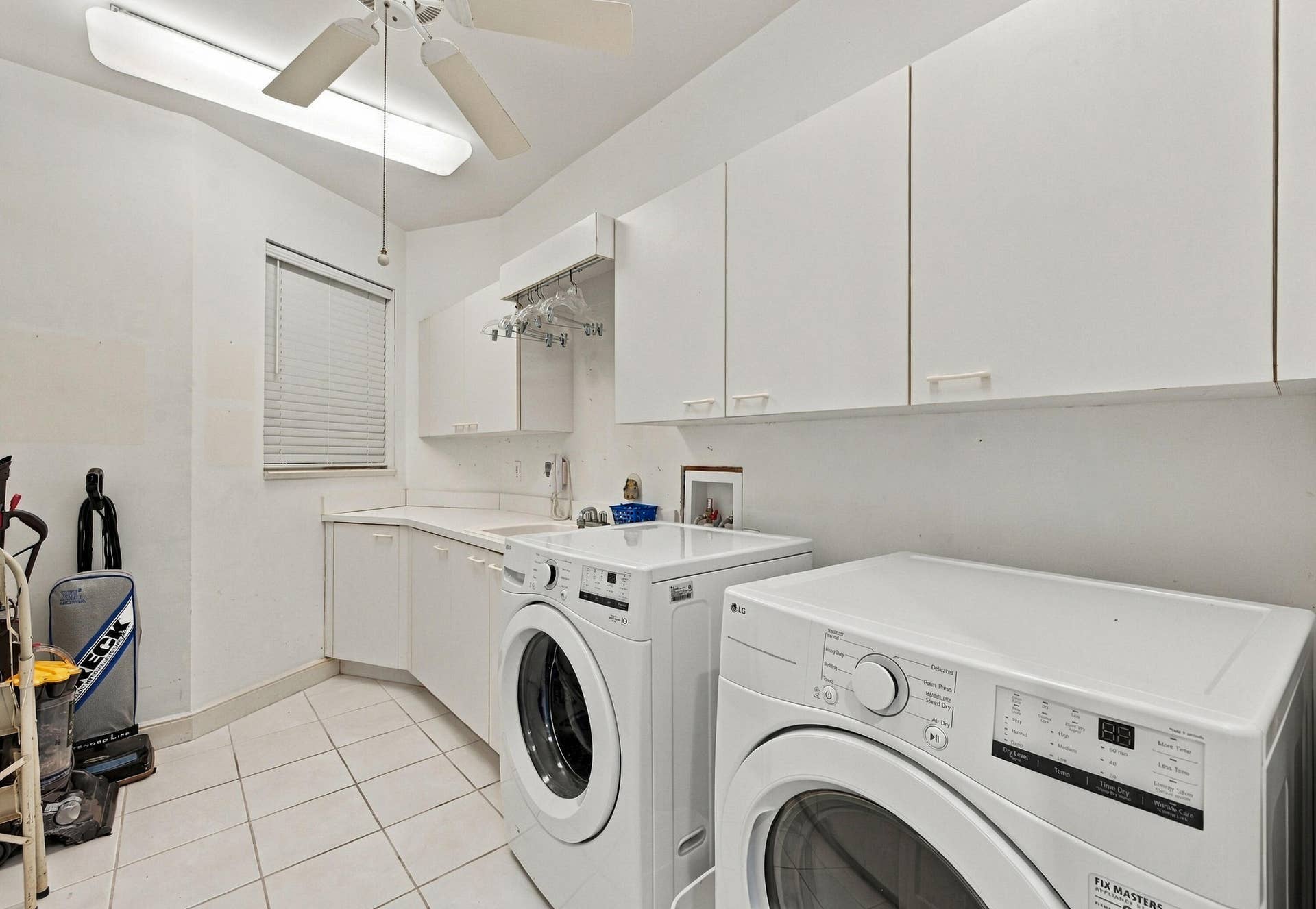 5386 NW 77th Terrace, Coral Springs, FL 33067 31_laundry