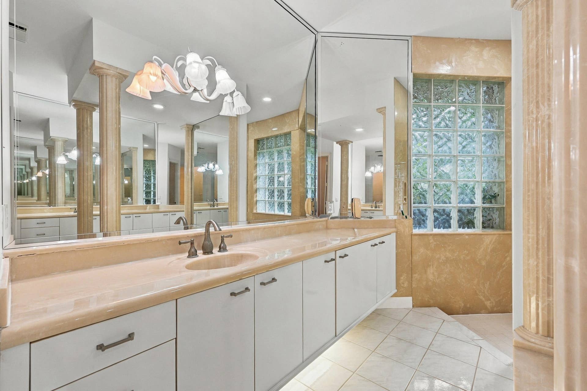 5386 NW 77th Terrace, Coral Springs, FL 33067 25_primary bathroom
