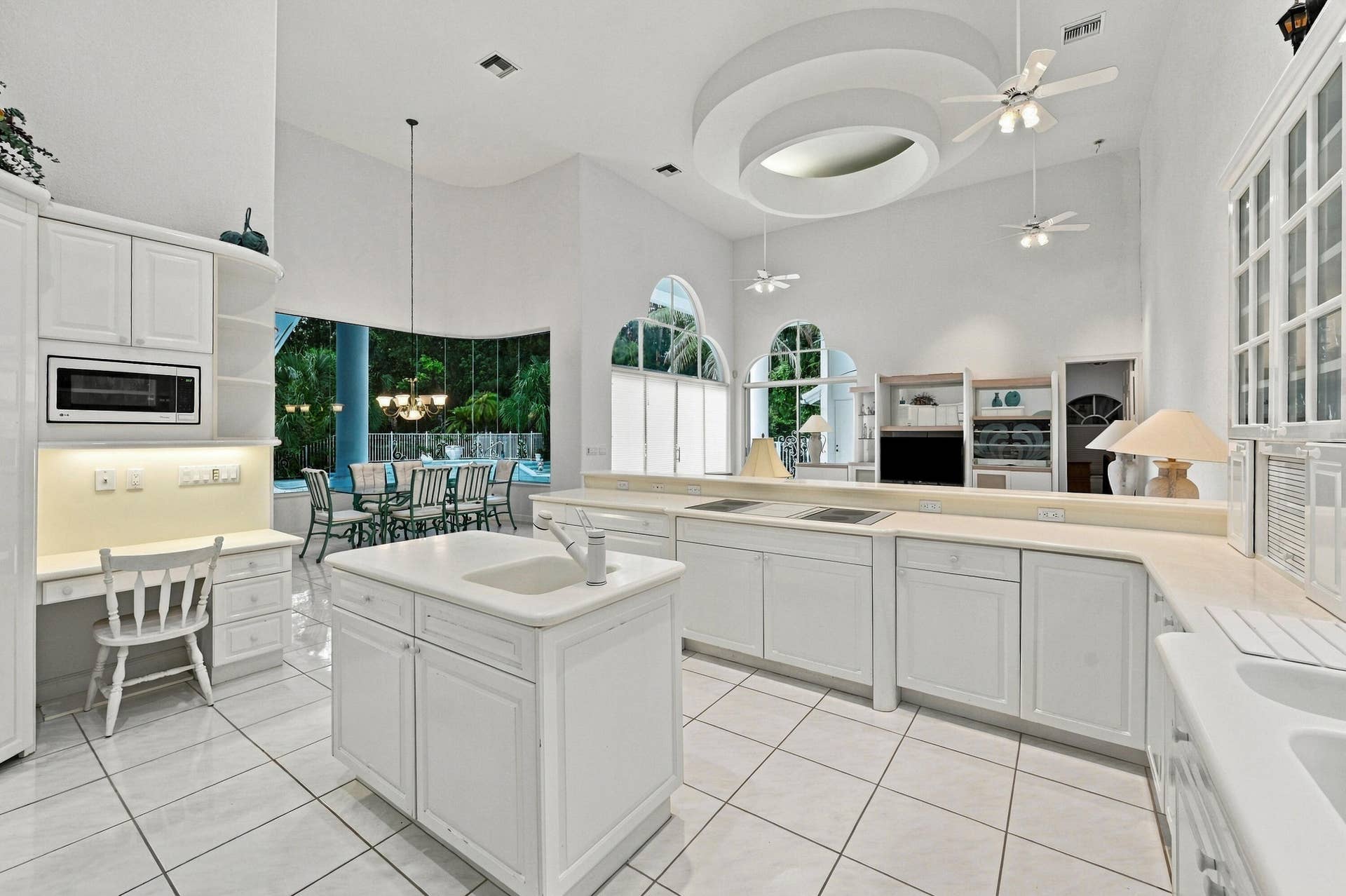 5386 NW 77th Terrace, Coral Springs, FL 33067 12_kitchen