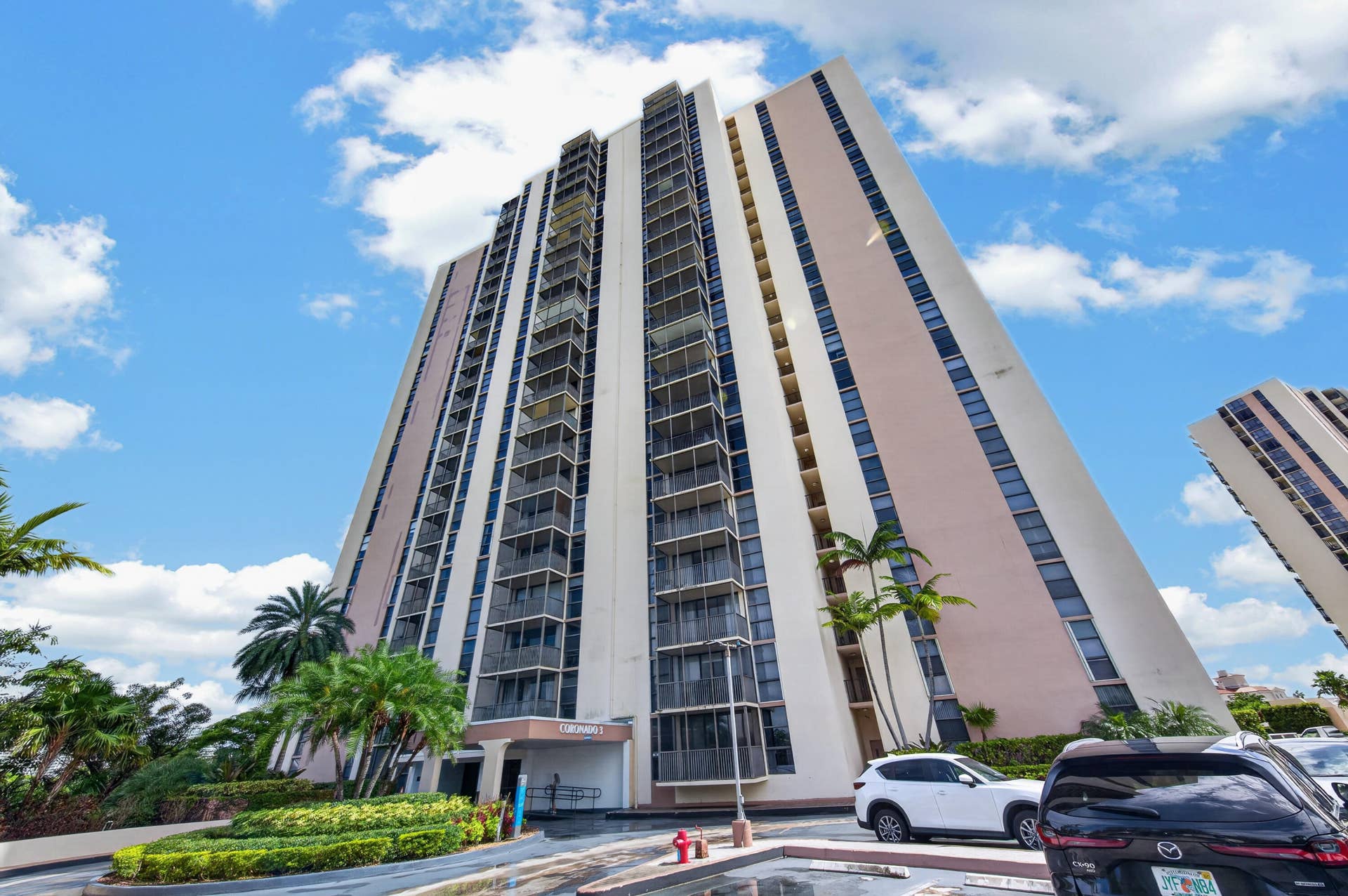 20379 W COUNTRY CLUB Drive, #1139, Aventura, FL 33180 Multi-story building featuring multiple balconies, a covered entry, and a landscaped perimeter