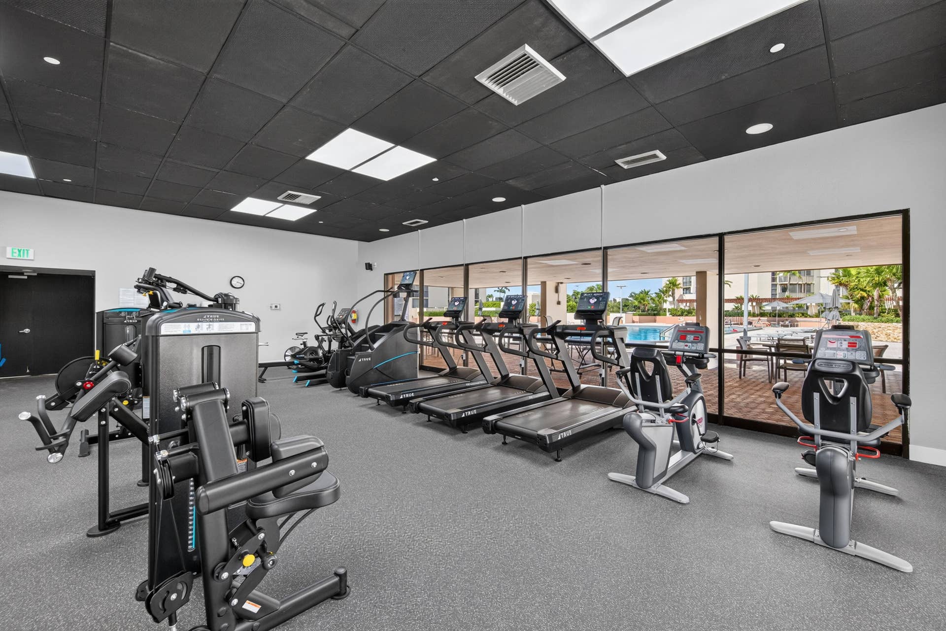 20379 W COUNTRY CLUB Drive, #1139, Aventura, FL 33180 Fitness center with extensive exercise equipment, resilient flooring, recessed lighting, and expansive windows