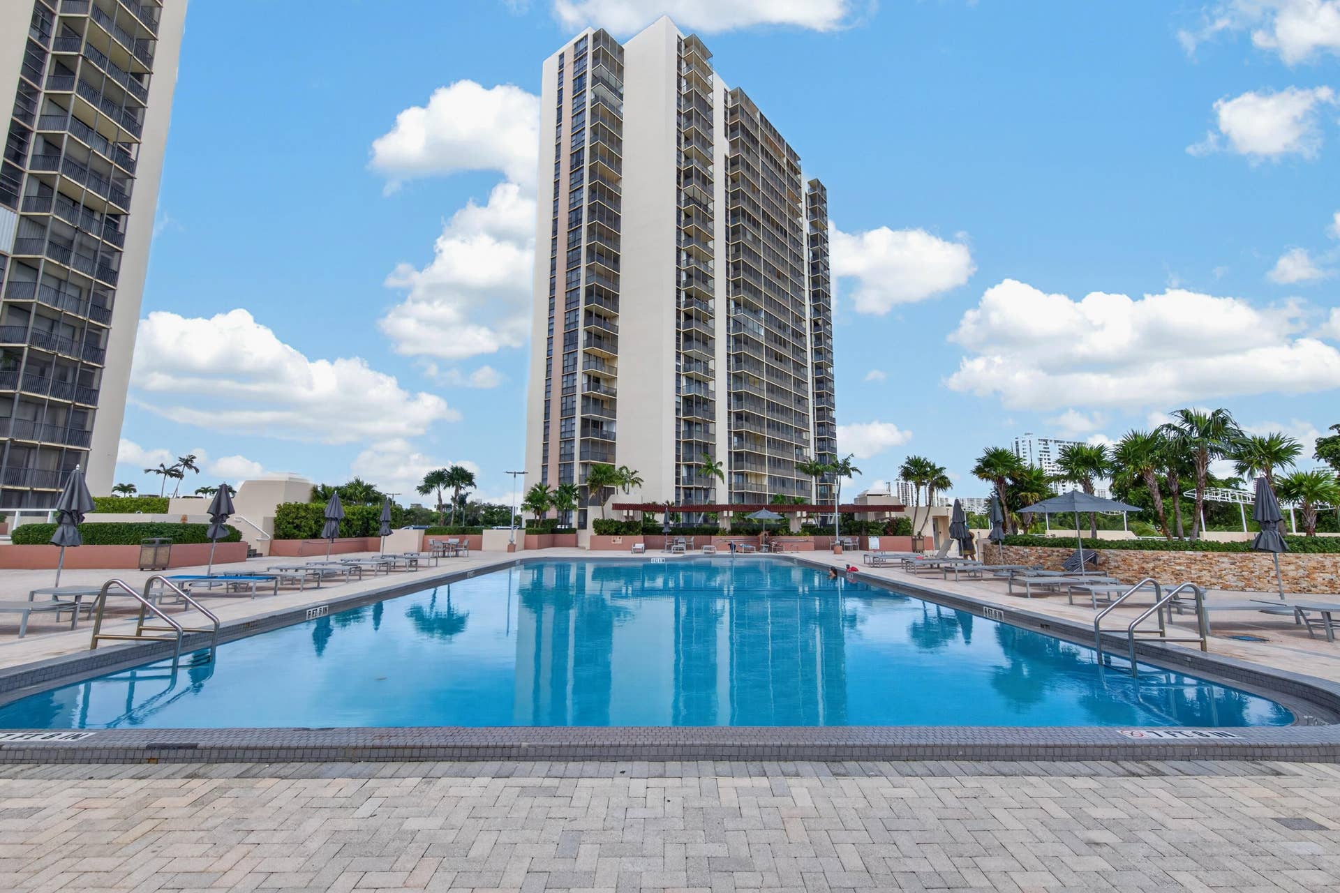 20379 W COUNTRY CLUB Drive, #1139, Aventura, FL 33180 Expansive swimming pool with integrated stair entry, surrounded by a paver deck