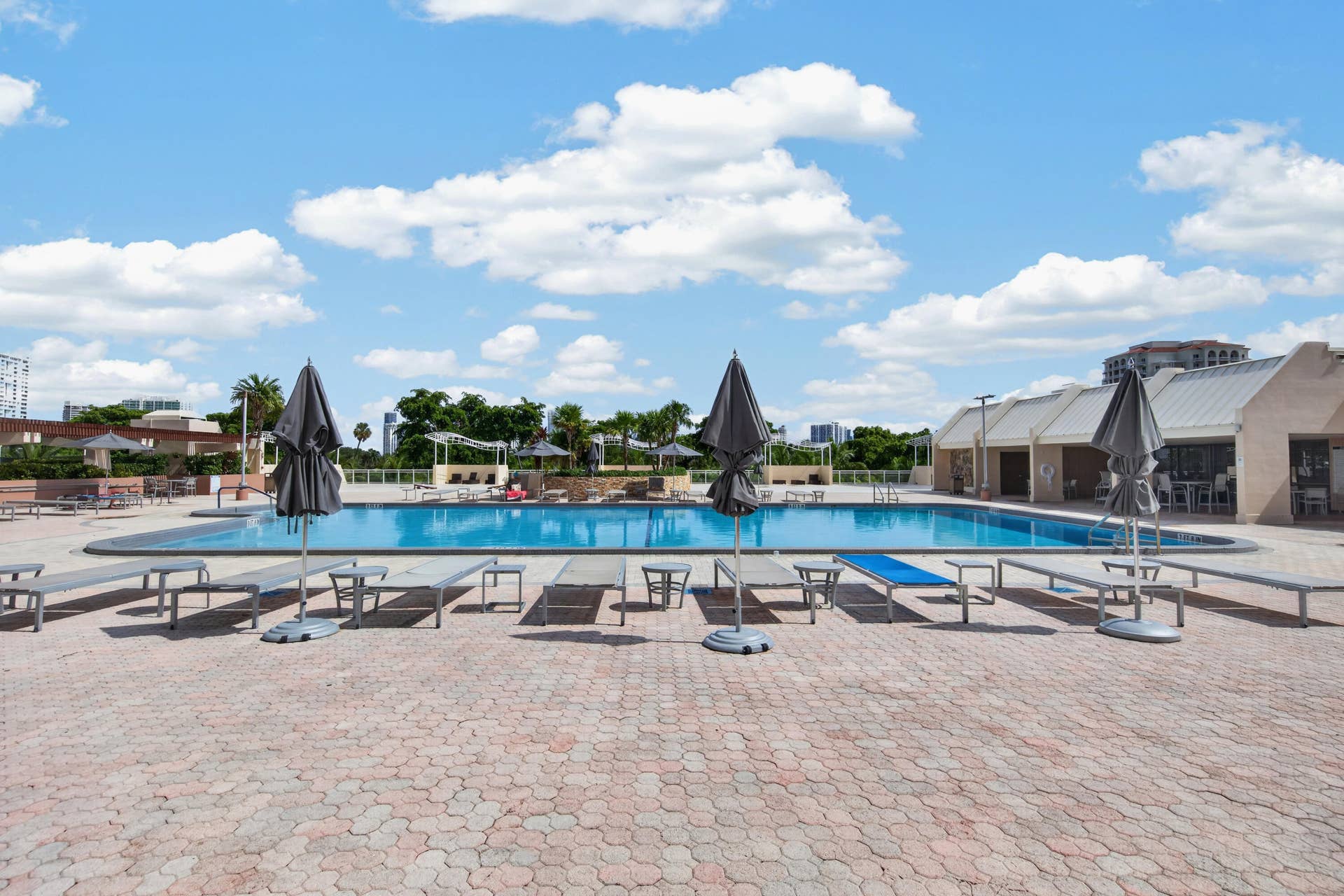 20379 W COUNTRY CLUB Drive, #1139, Aventura, FL 33180 Expansive pool deck featuring a large swimming pool, paver hardscaping, and surrounding leisure areas
