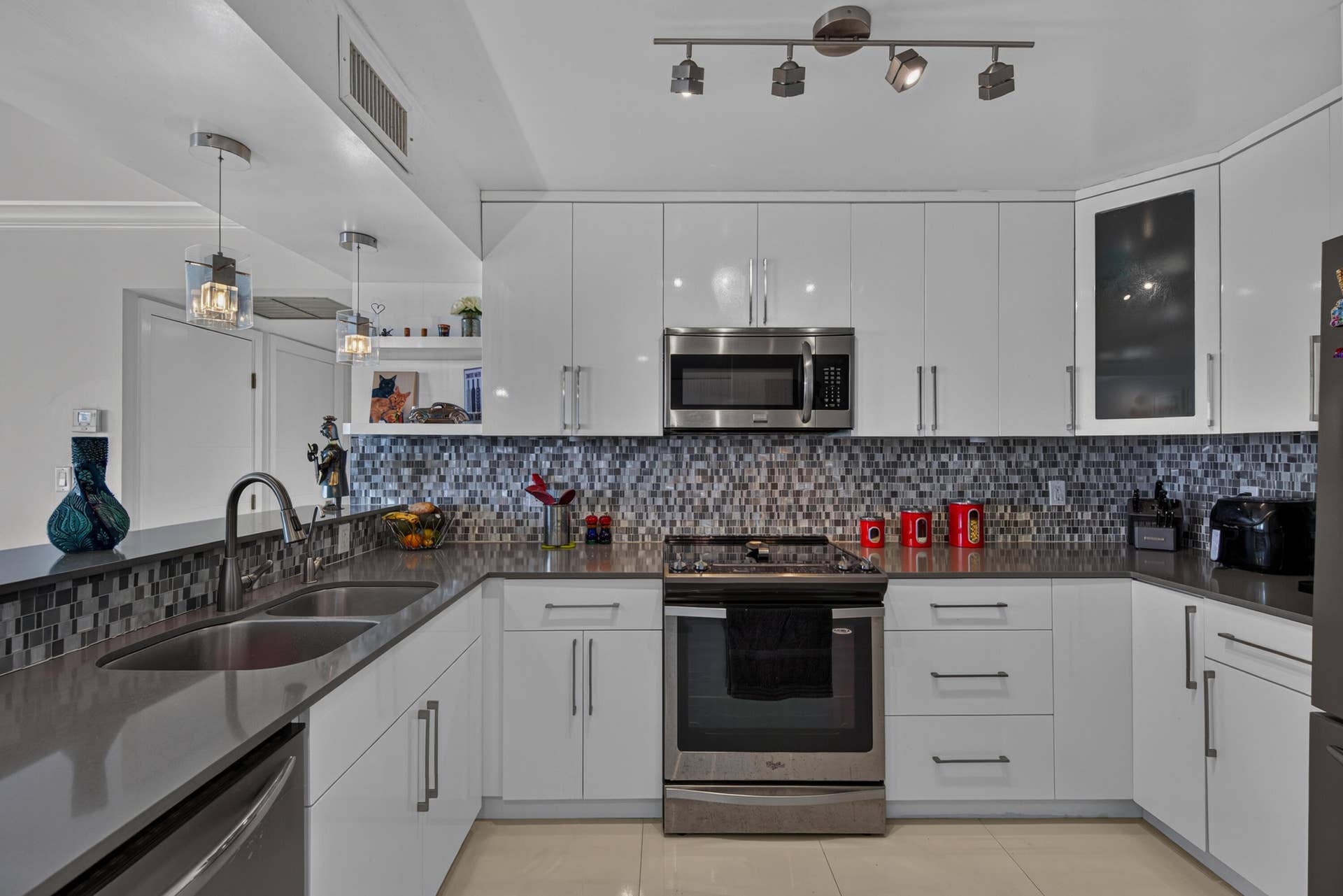 20379 W COUNTRY CLUB Drive, #1139, Aventura, FL 33180 Contemporary kitchen featuring white flat-panel cabinetry, a mosaic tile backsplash, and dark countertops
