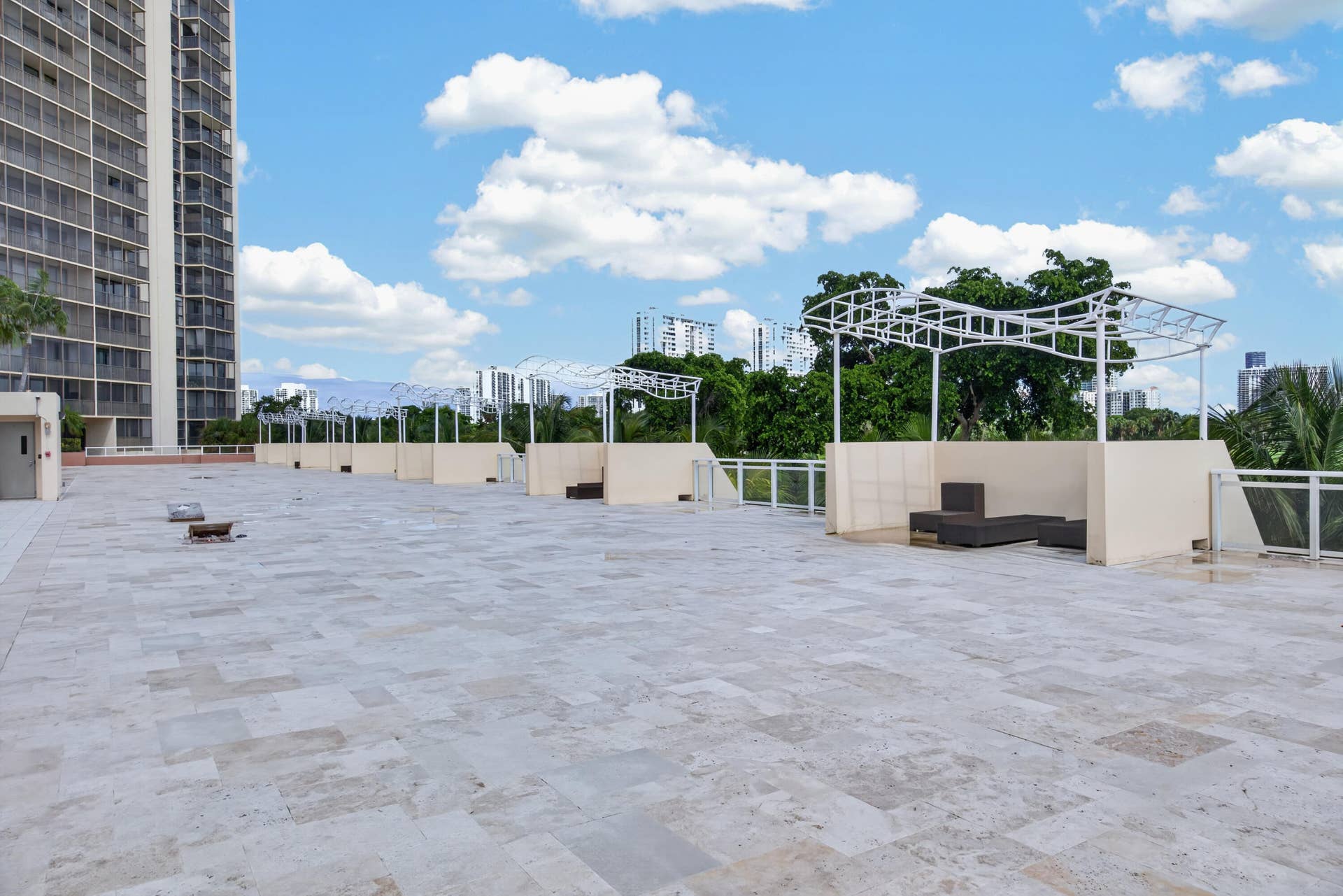 20379 W COUNTRY CLUB Drive, #1139, Aventura, FL 33180 Expansive rooftop terrace featuring large format tile flooring, multiple built-in seating areas, decorative pergolas, and clear panel railings