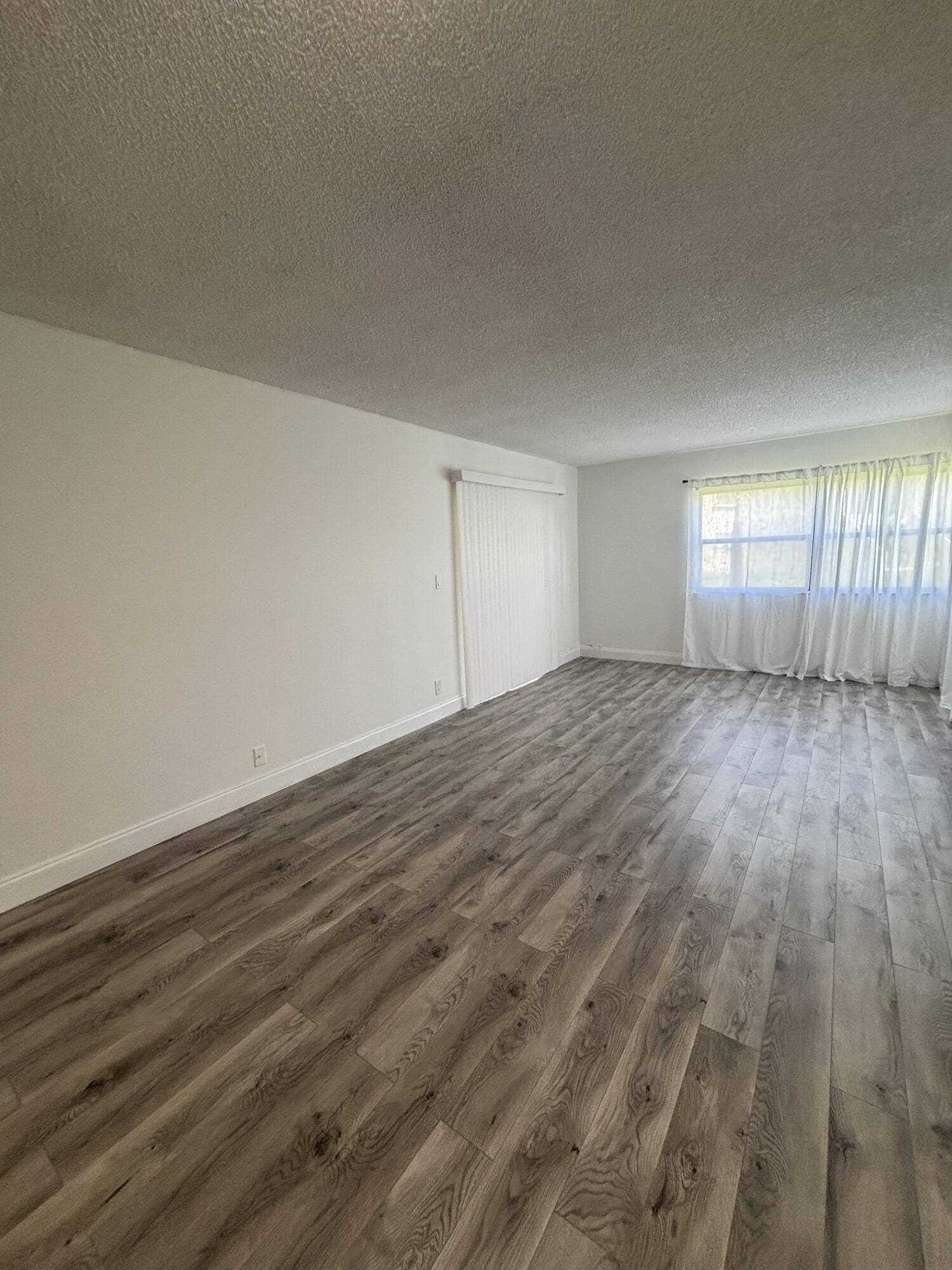 220 Lakeview Drive, #103, Weston, FL 33326 Living Room