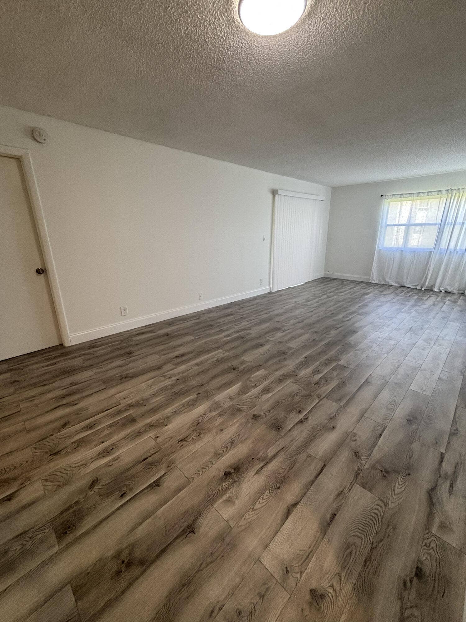 220 Lakeview Drive, #103, Weston, FL 33326 Living Room