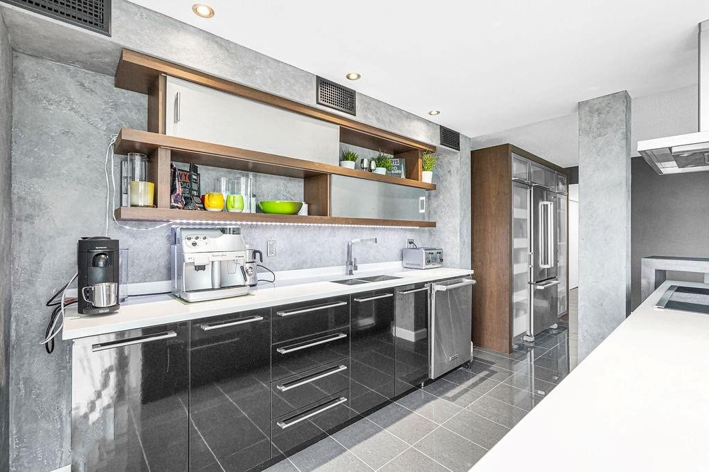 1350 River Reach Drive, #417, Fort Lauderdale, FL 33315 Sleek Modern Kitchen